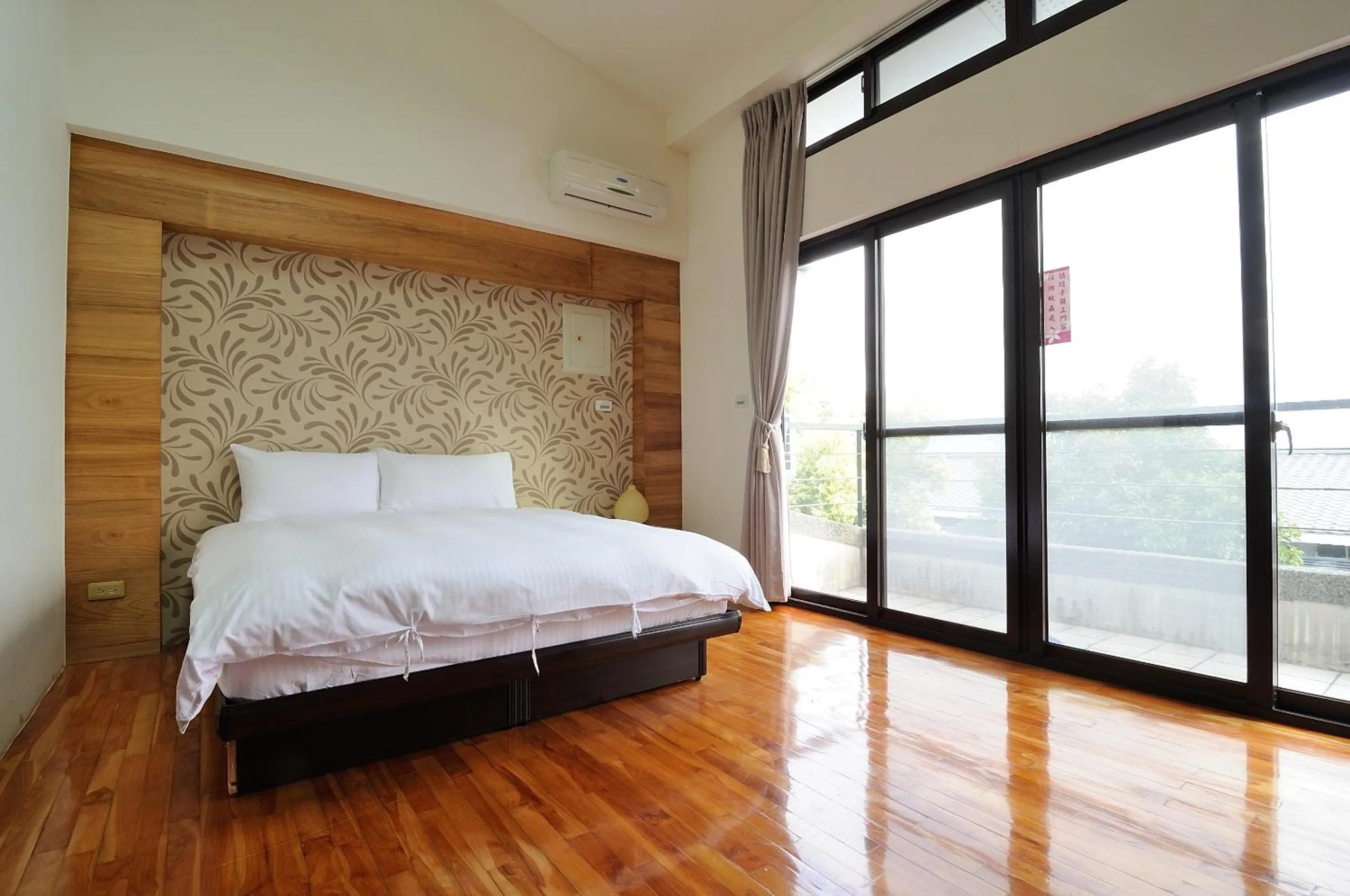 Photo of the whole room, Bed in Sanyi Happiness B&B