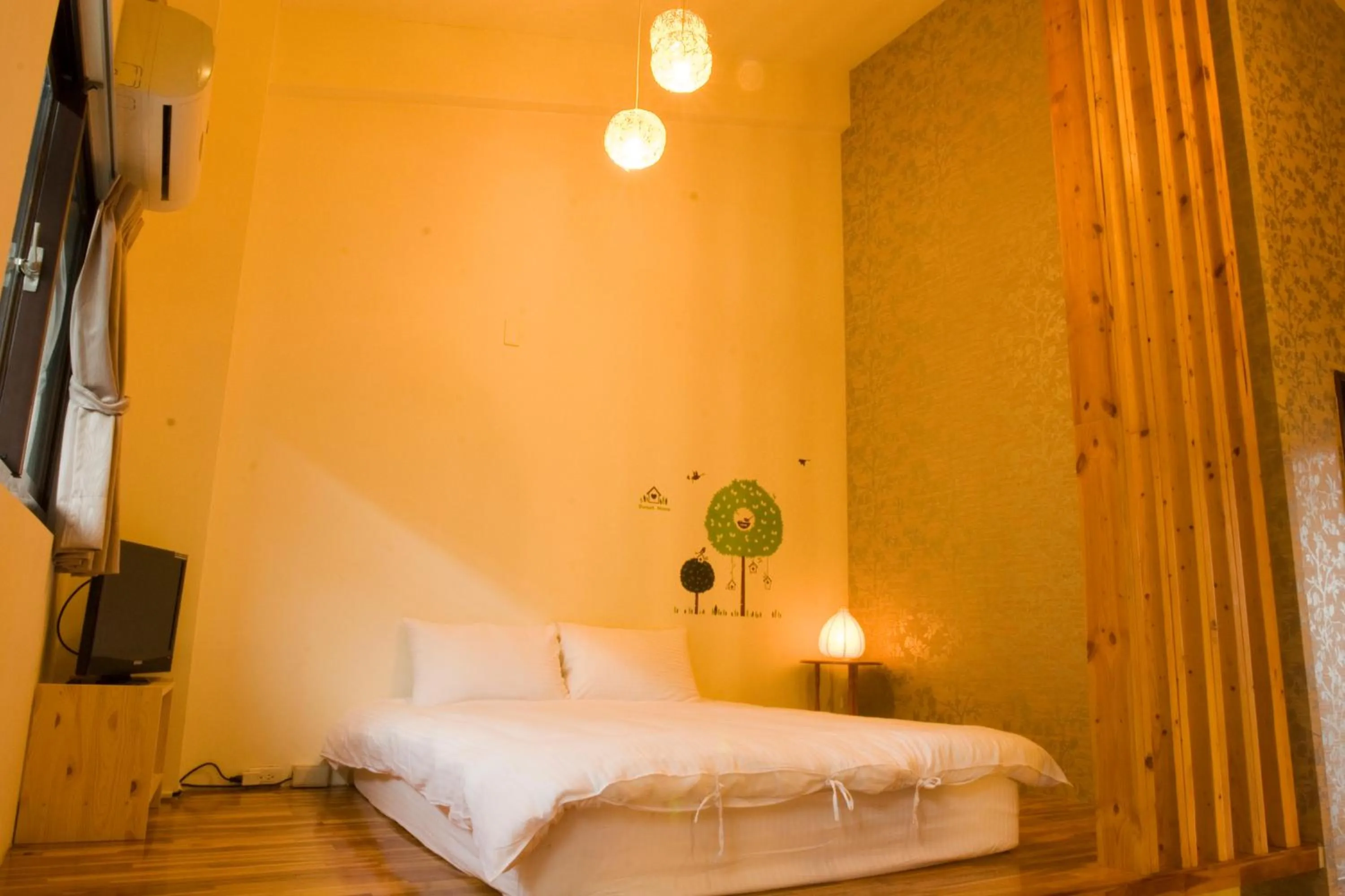 Photo of the whole room, Bed in Sanyi Happiness B&B