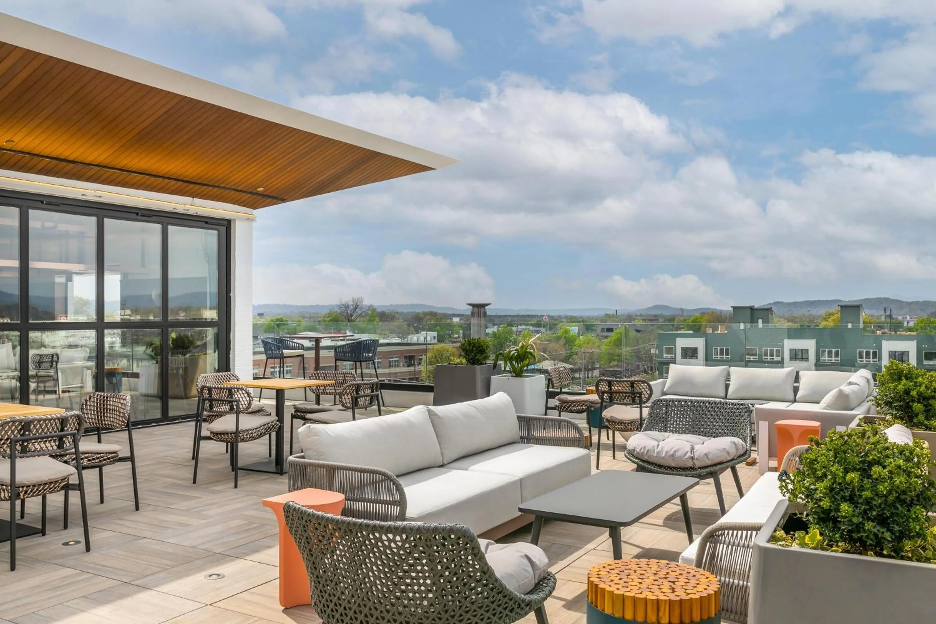 Lounge or bar in Caption By Hyatt Chattanooga Downtown