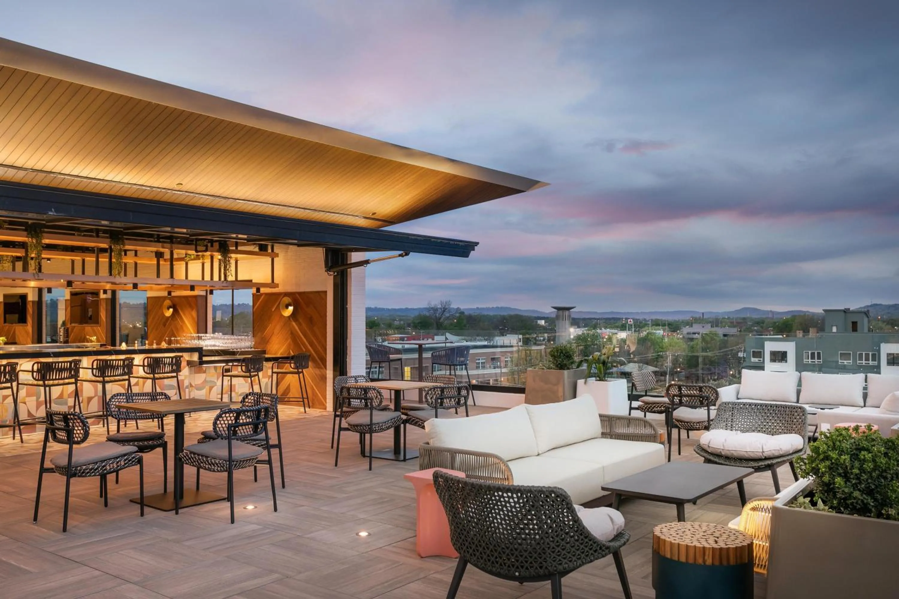 Lounge or bar in Caption By Hyatt Chattanooga Downtown