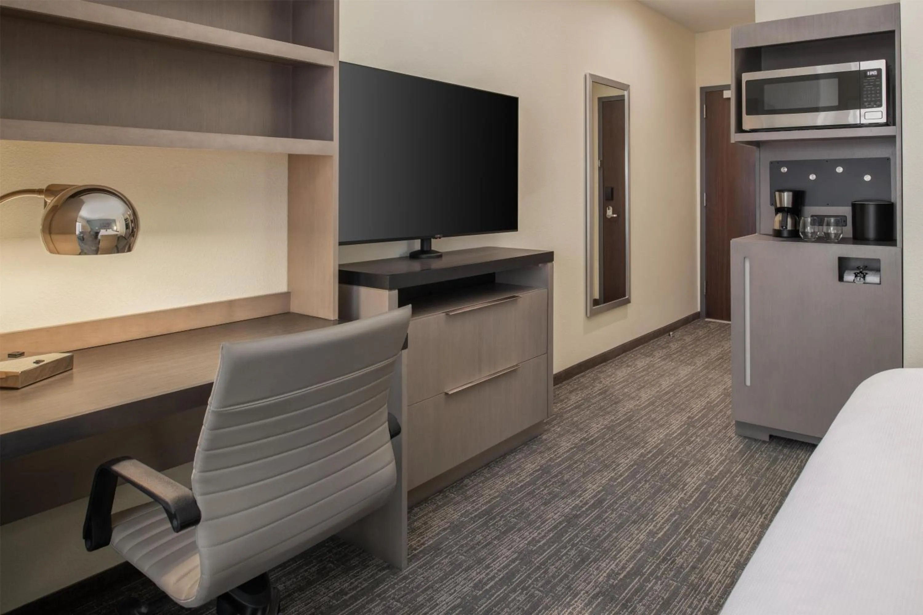 Hyatt House Fresno/Campus Pointe