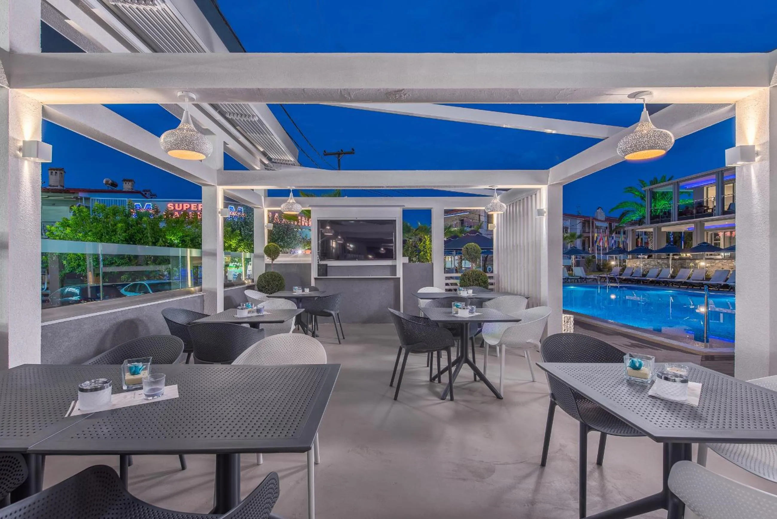 Restaurant/places to eat in Dionysos Hotel & Suites