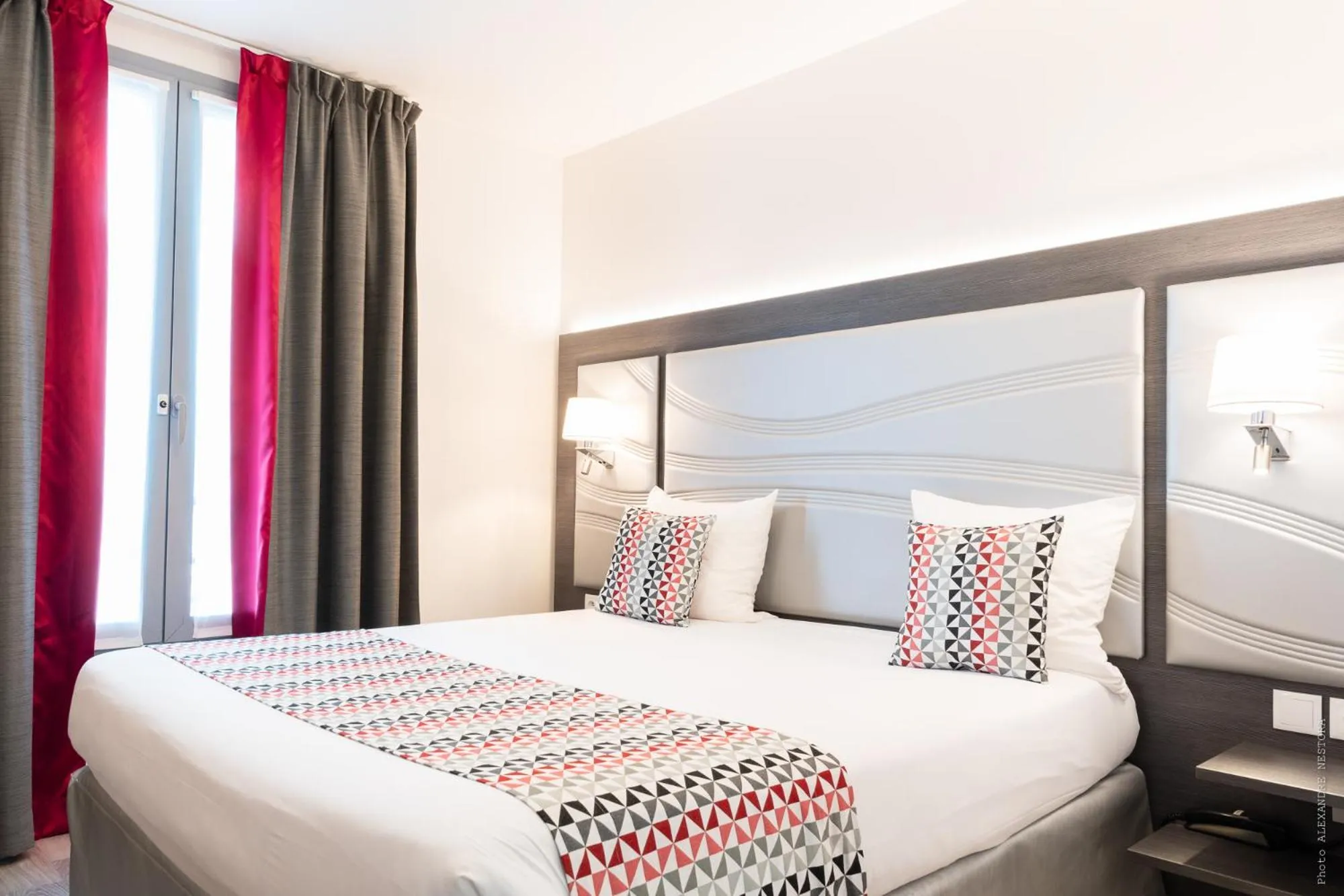 Bed in Hôtel Versailles Chantiers