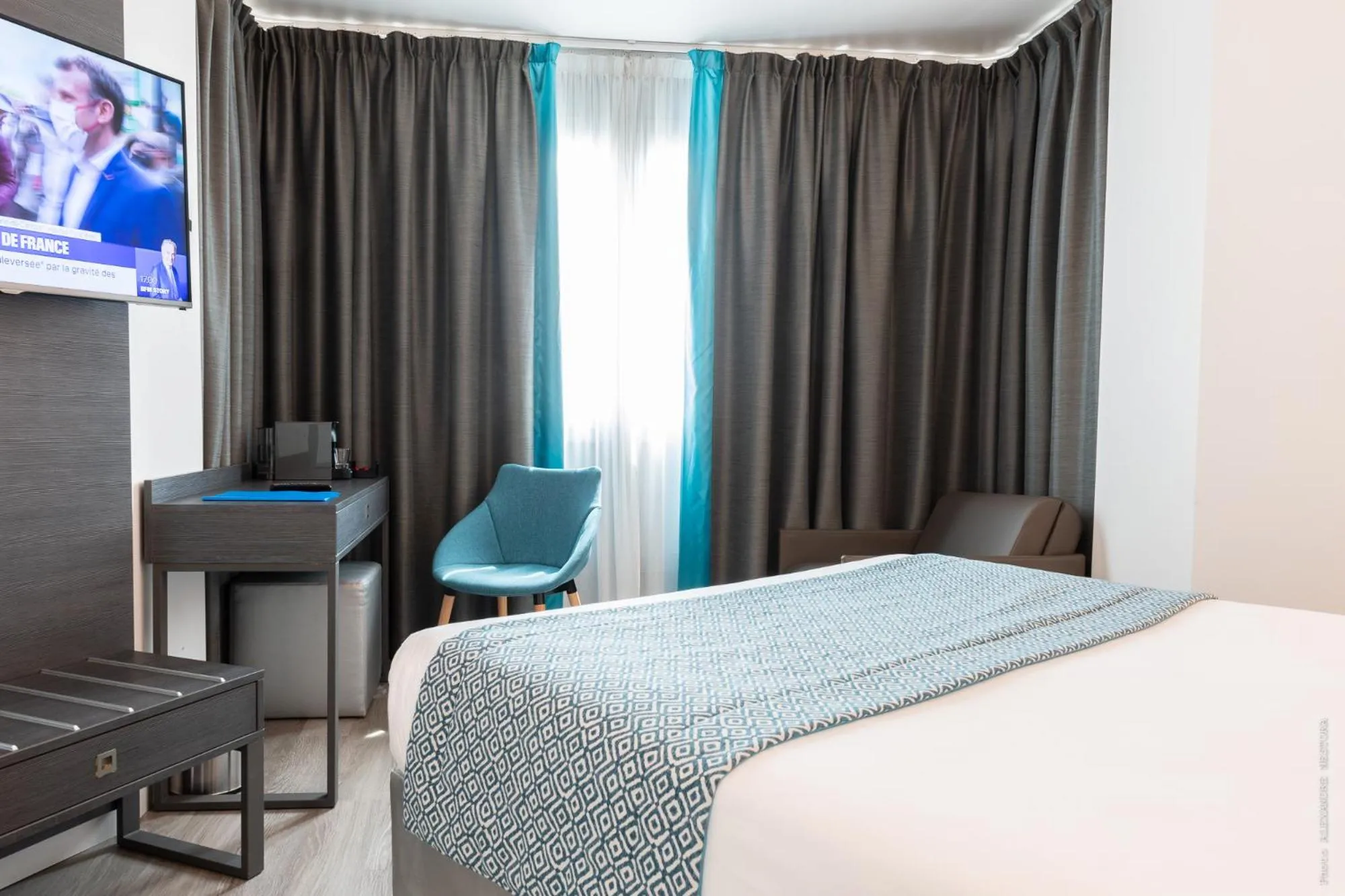 Bed in Hôtel Versailles Chantiers