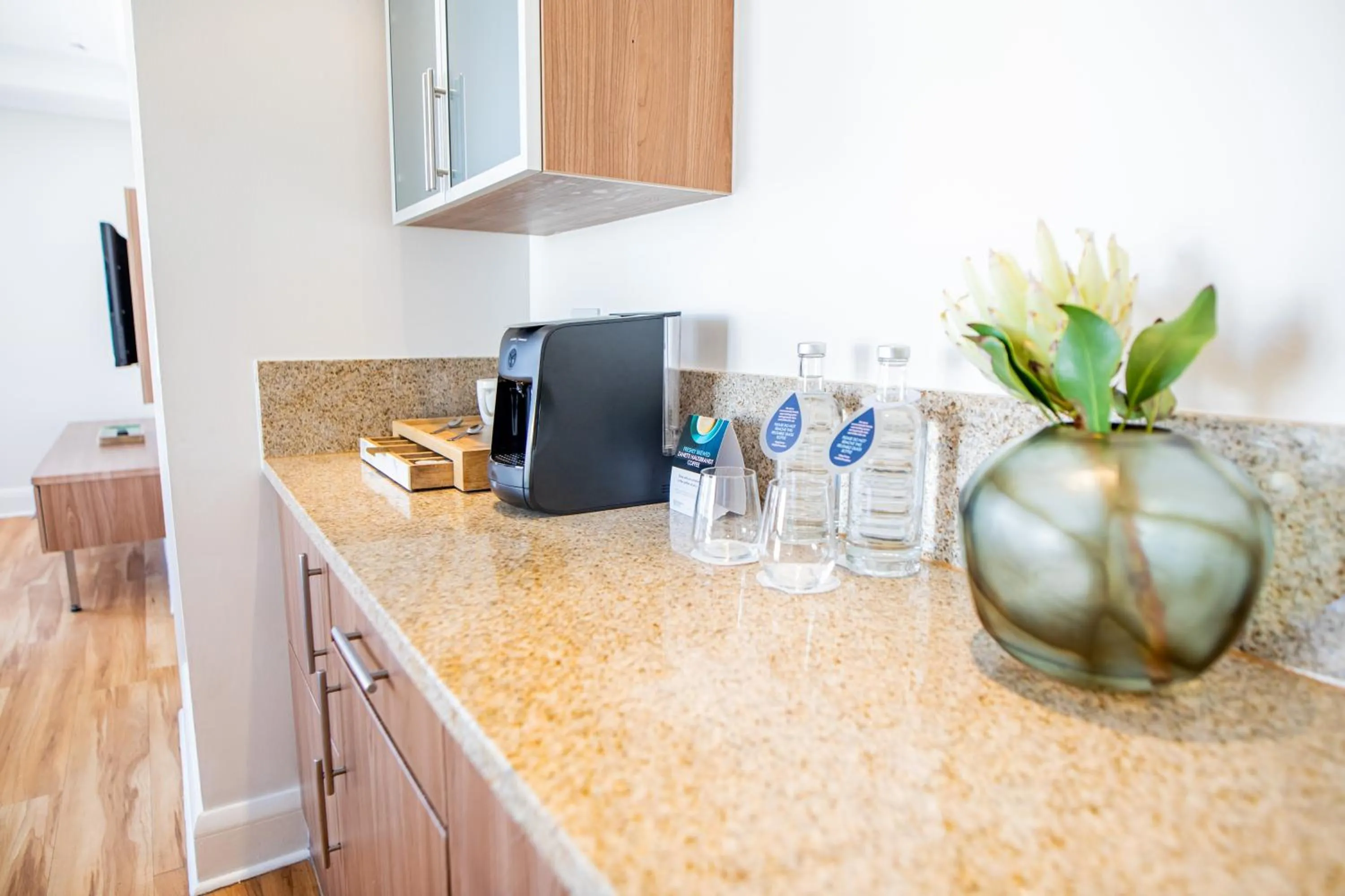 Coffee/tea facilities in President Hotel