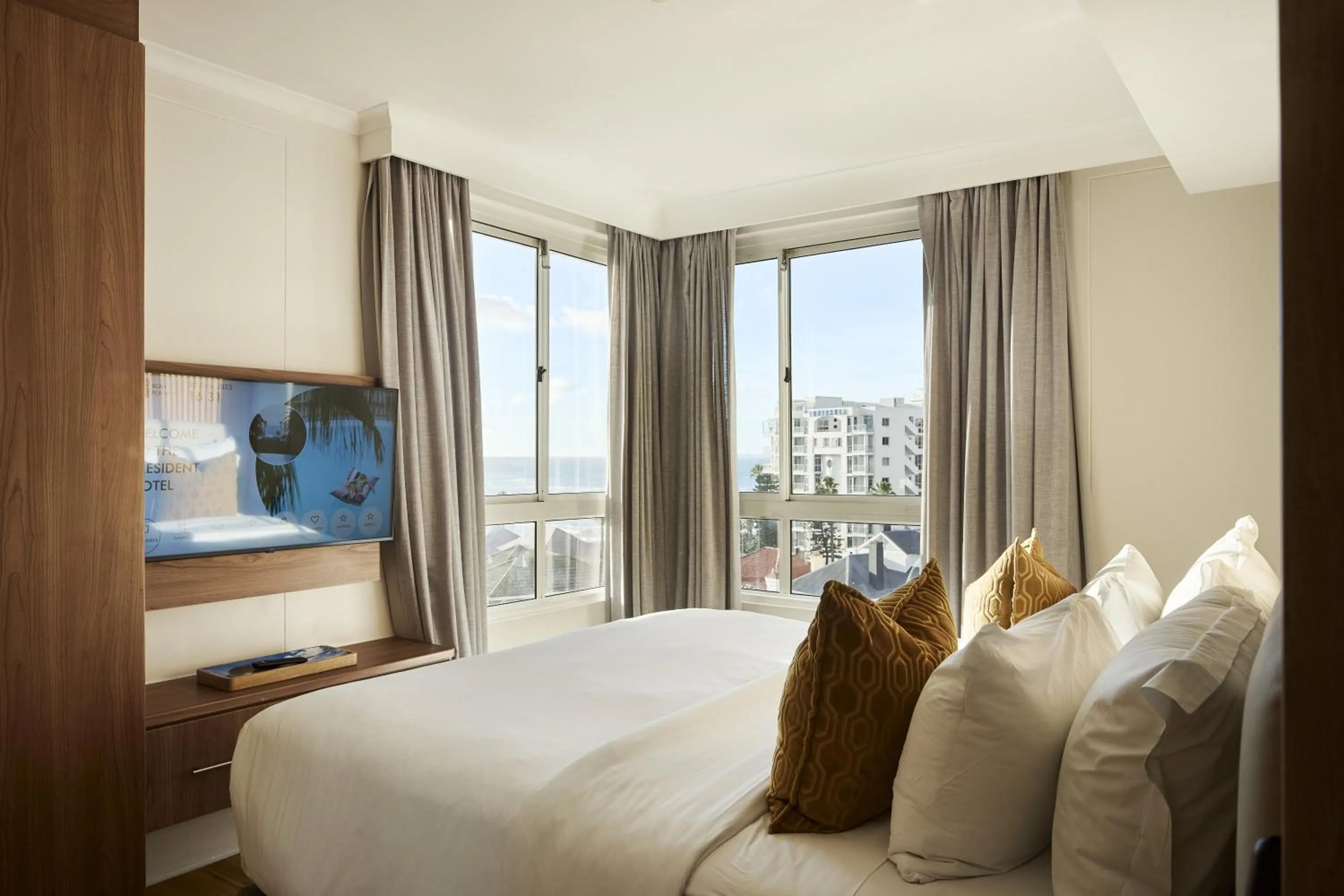 Bedroom, Bed in President Hotel