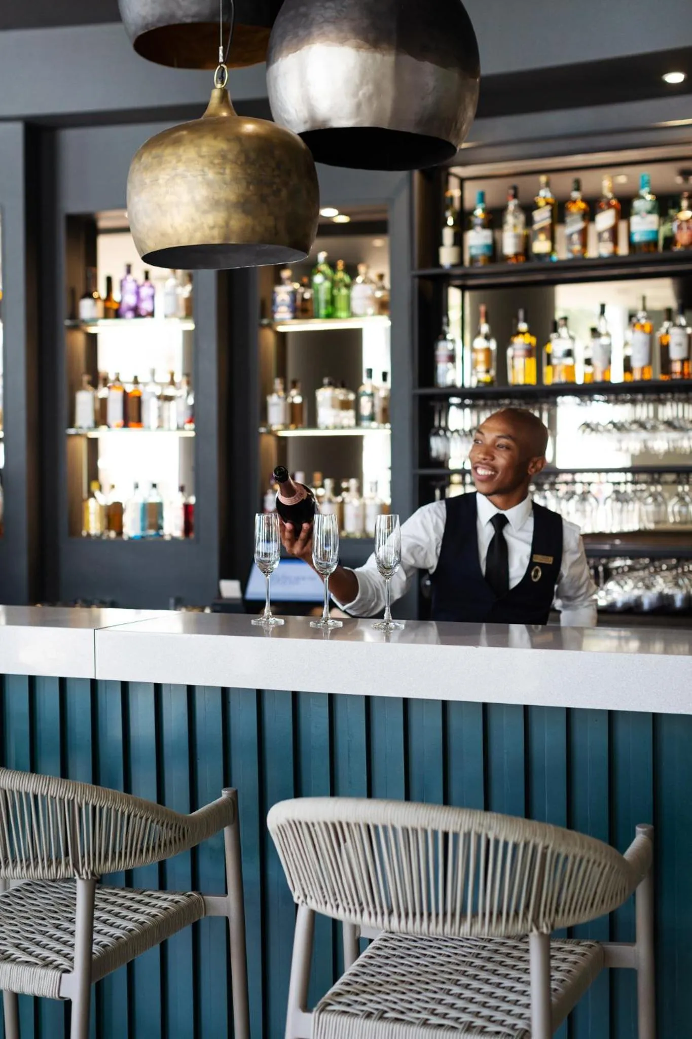 Restaurant/places to eat in President Hotel