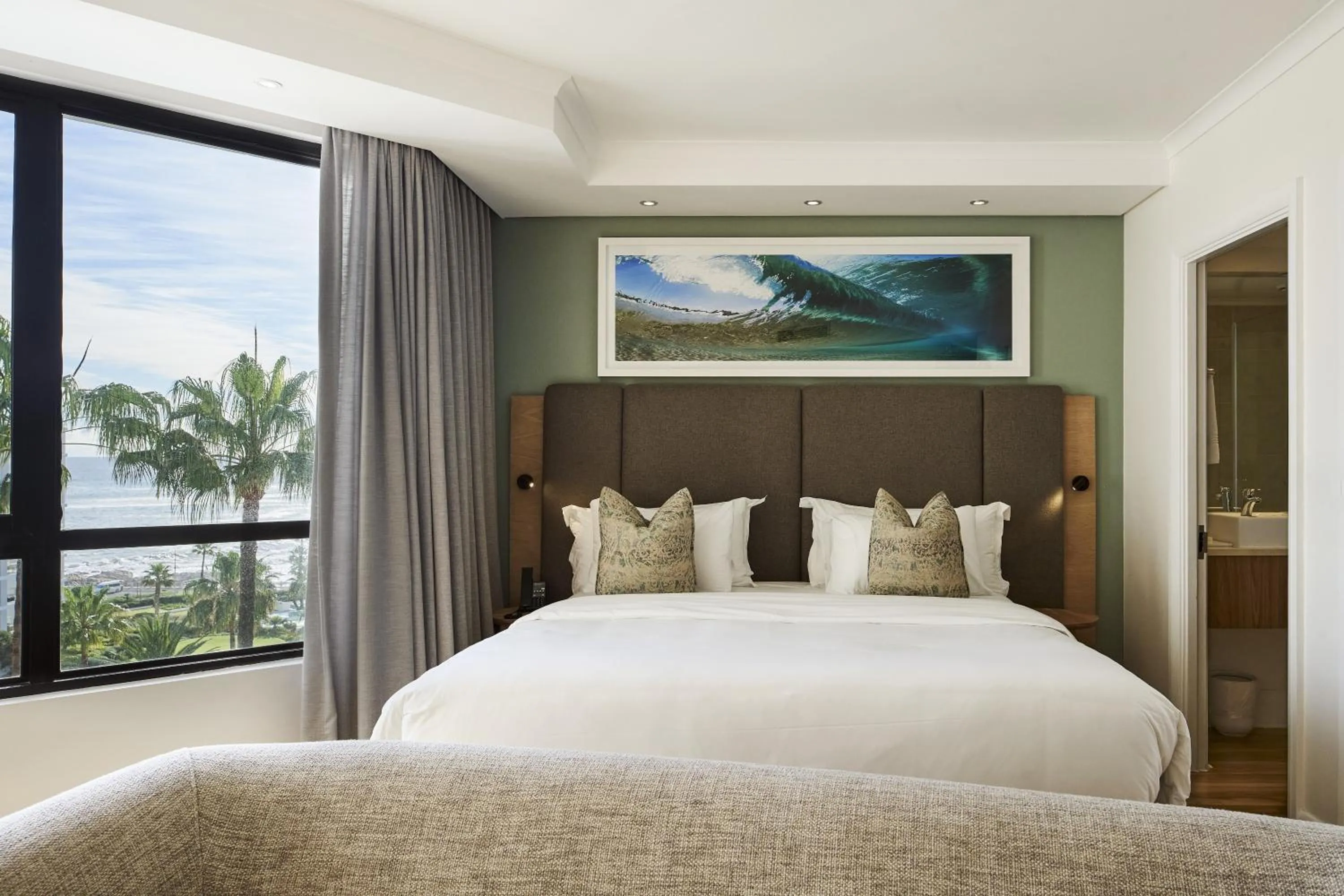 Bedroom, Bed in President Hotel