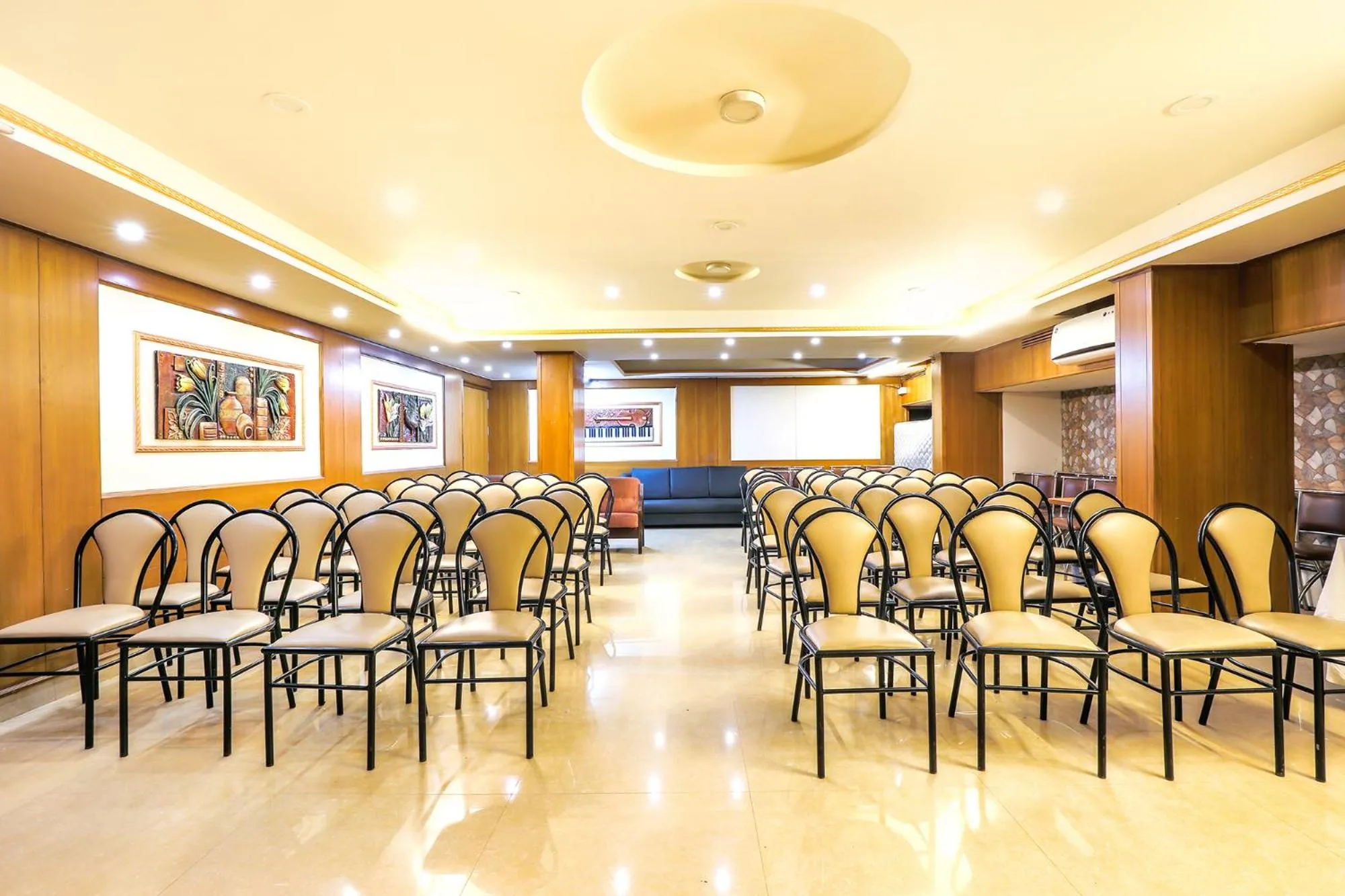 Meeting/conference room in FabHotel Sri Krishna Suites - Bellandur