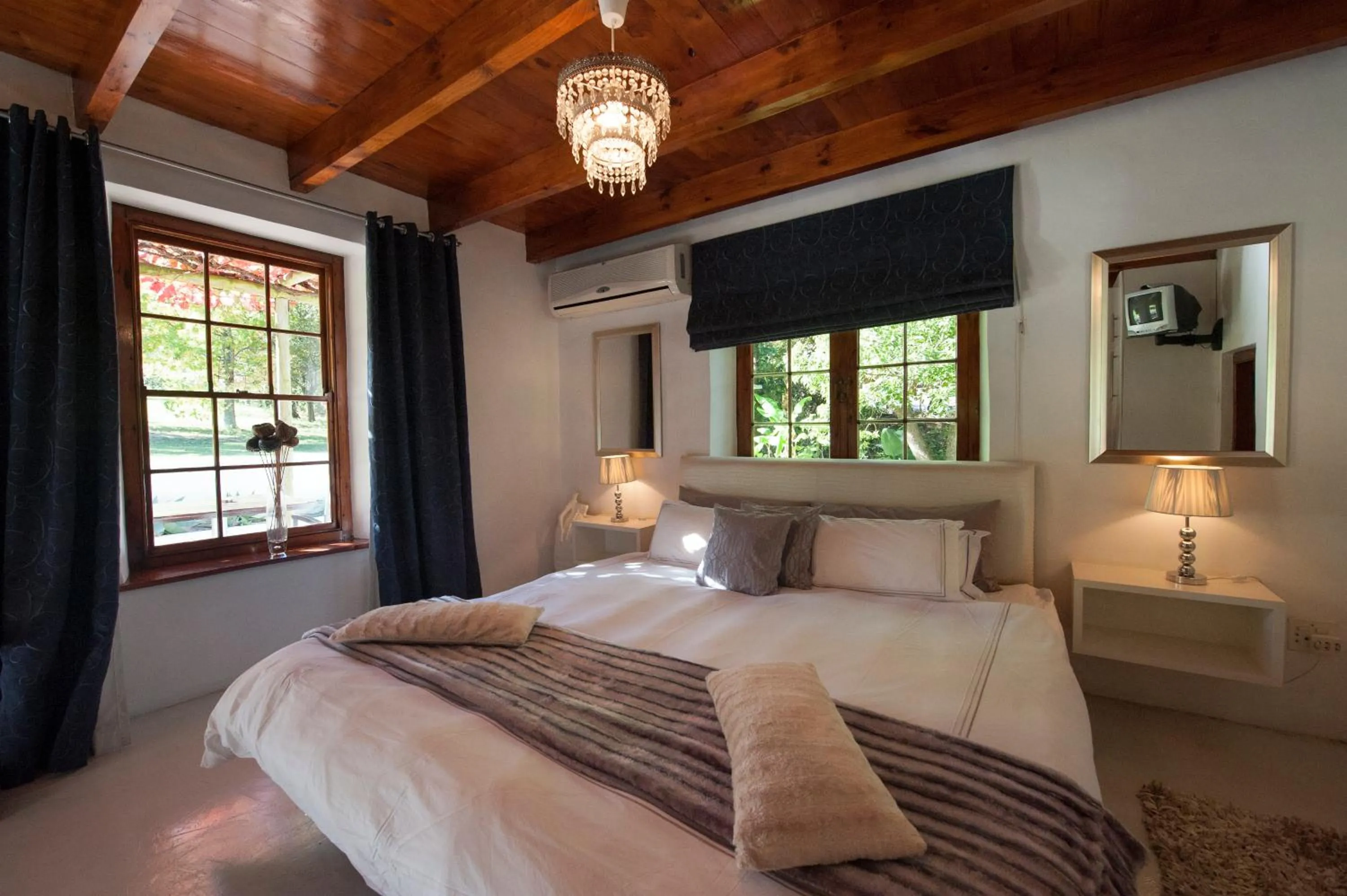Bed in De Kloof Heritage Estate and Wellness