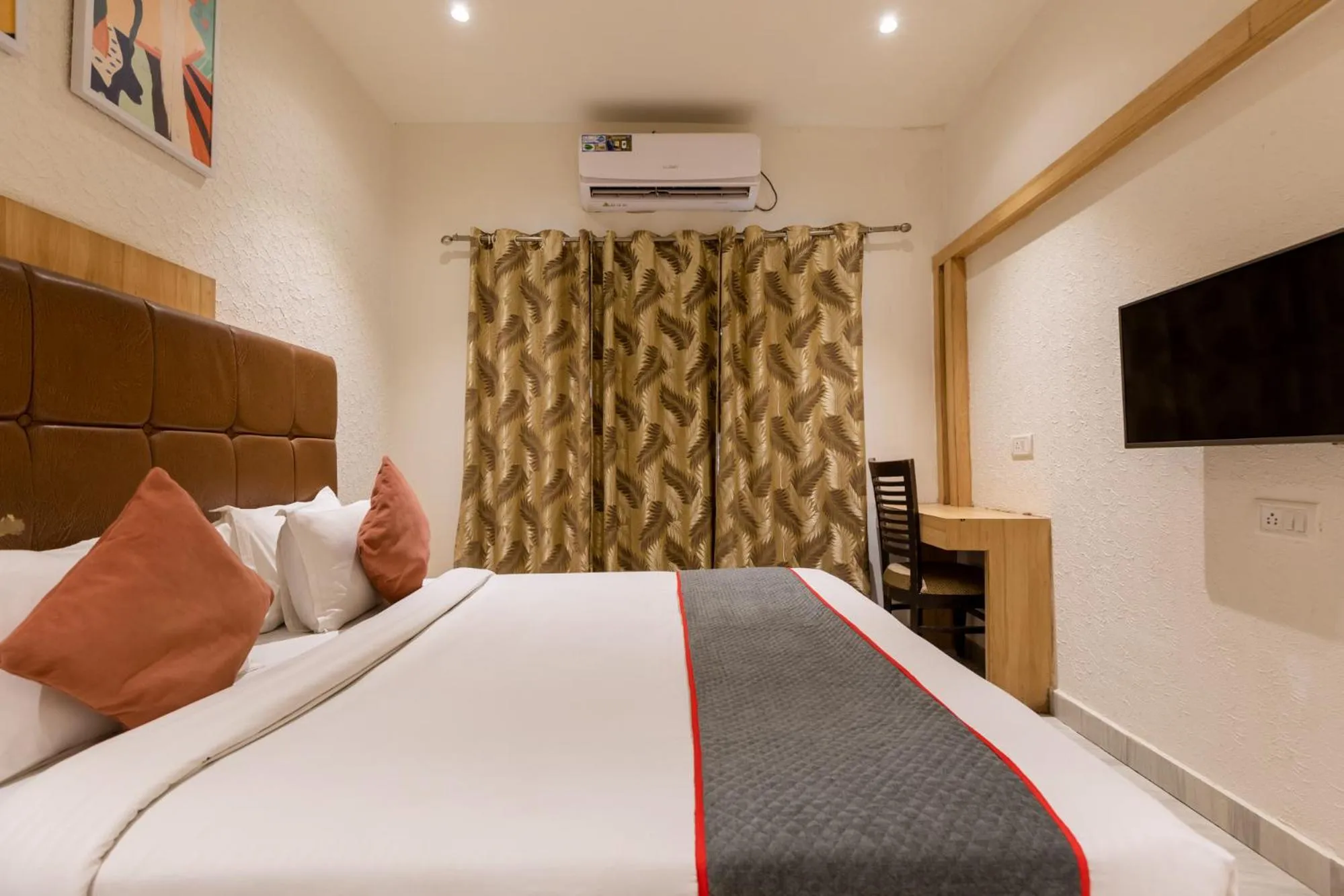 Bedroom, Bed in FabHotel The Oasis