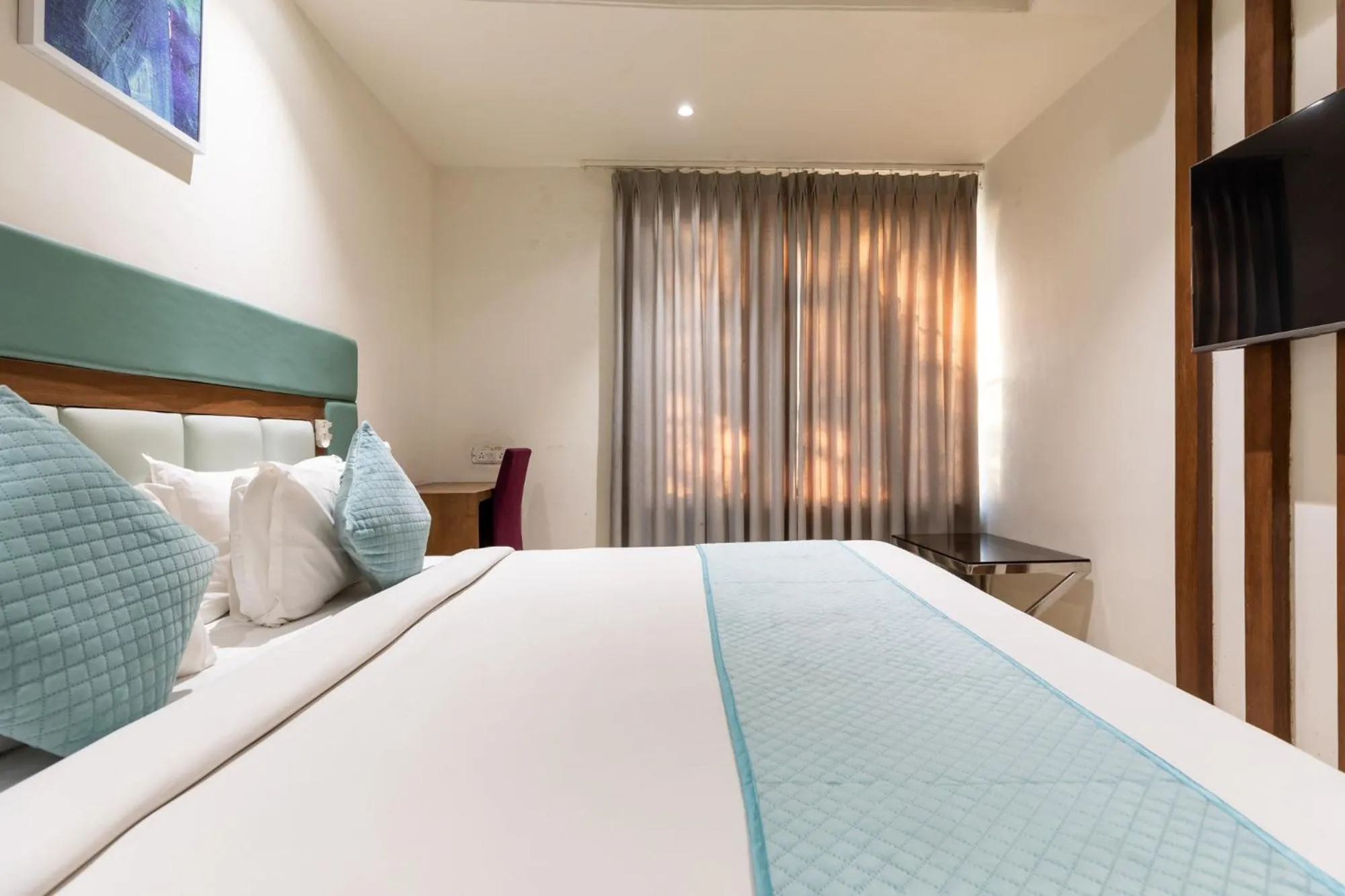 Bedroom, Bed in FabHotel The Oasis