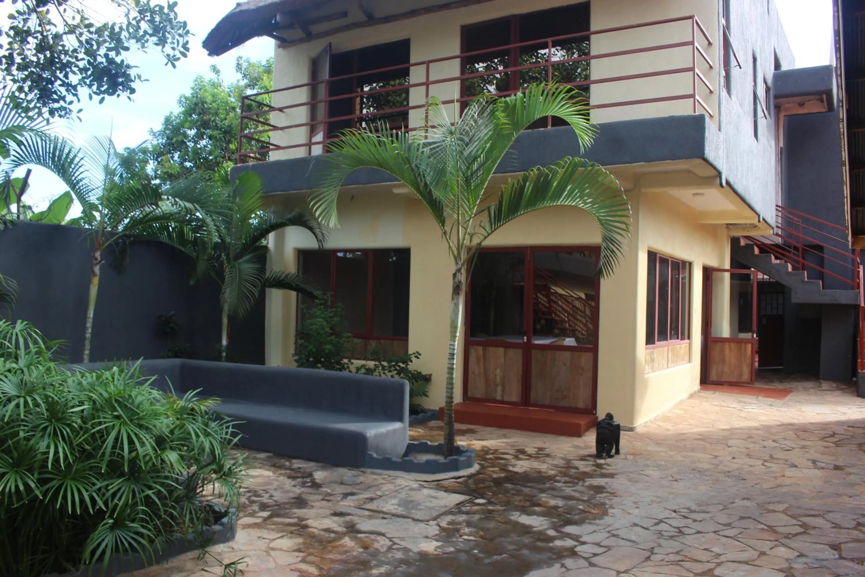 Dining area in Montane Safaris Hotel, Entebbe