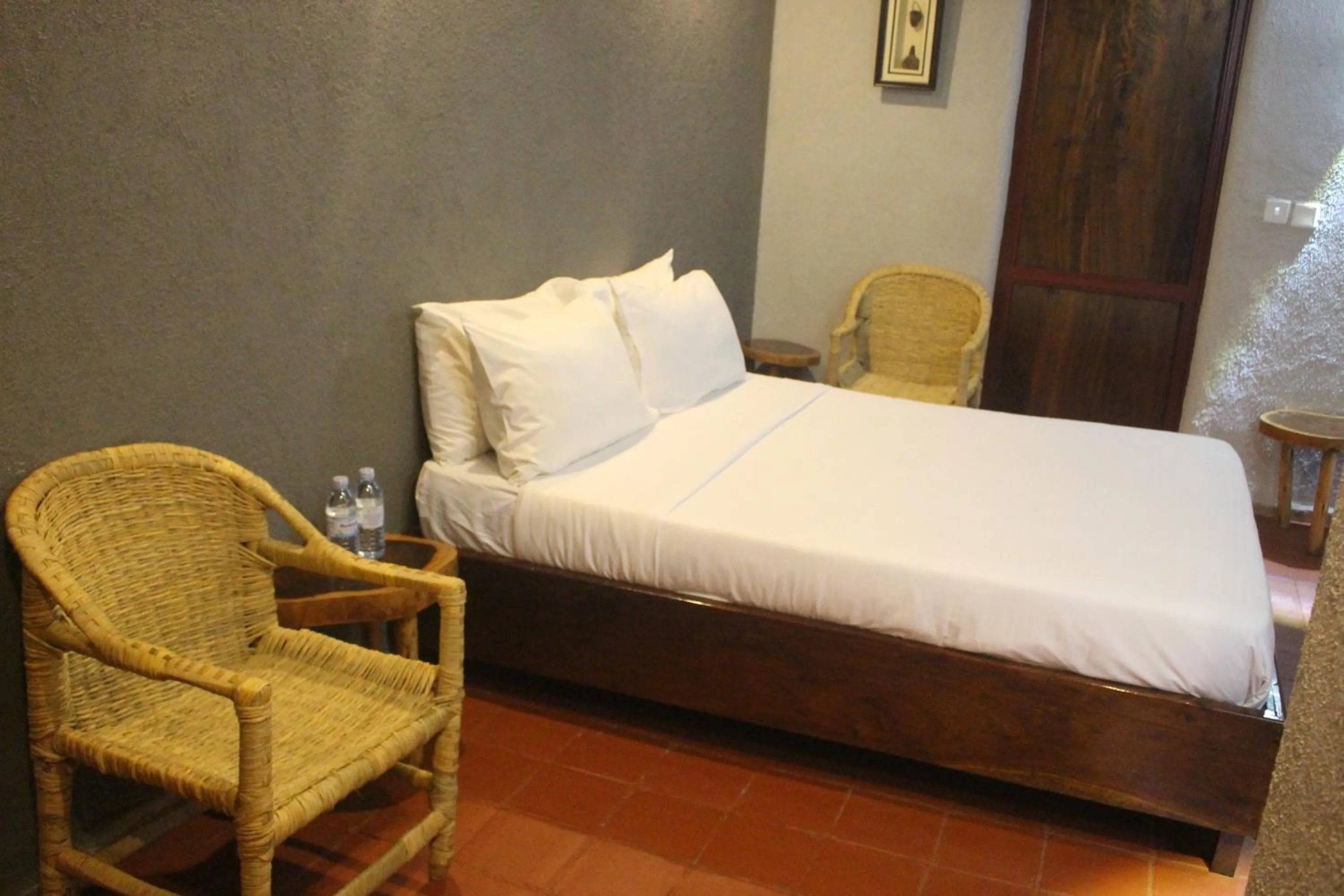 Photo of the whole room, Bed in Montane Safaris Hotel, Entebbe
