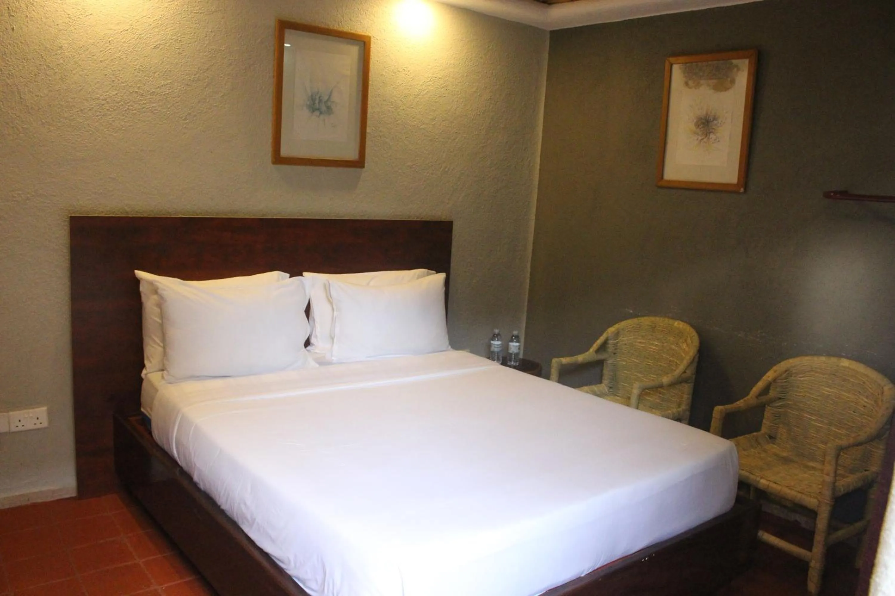 Bed in Montane Safaris Hotel, Entebbe