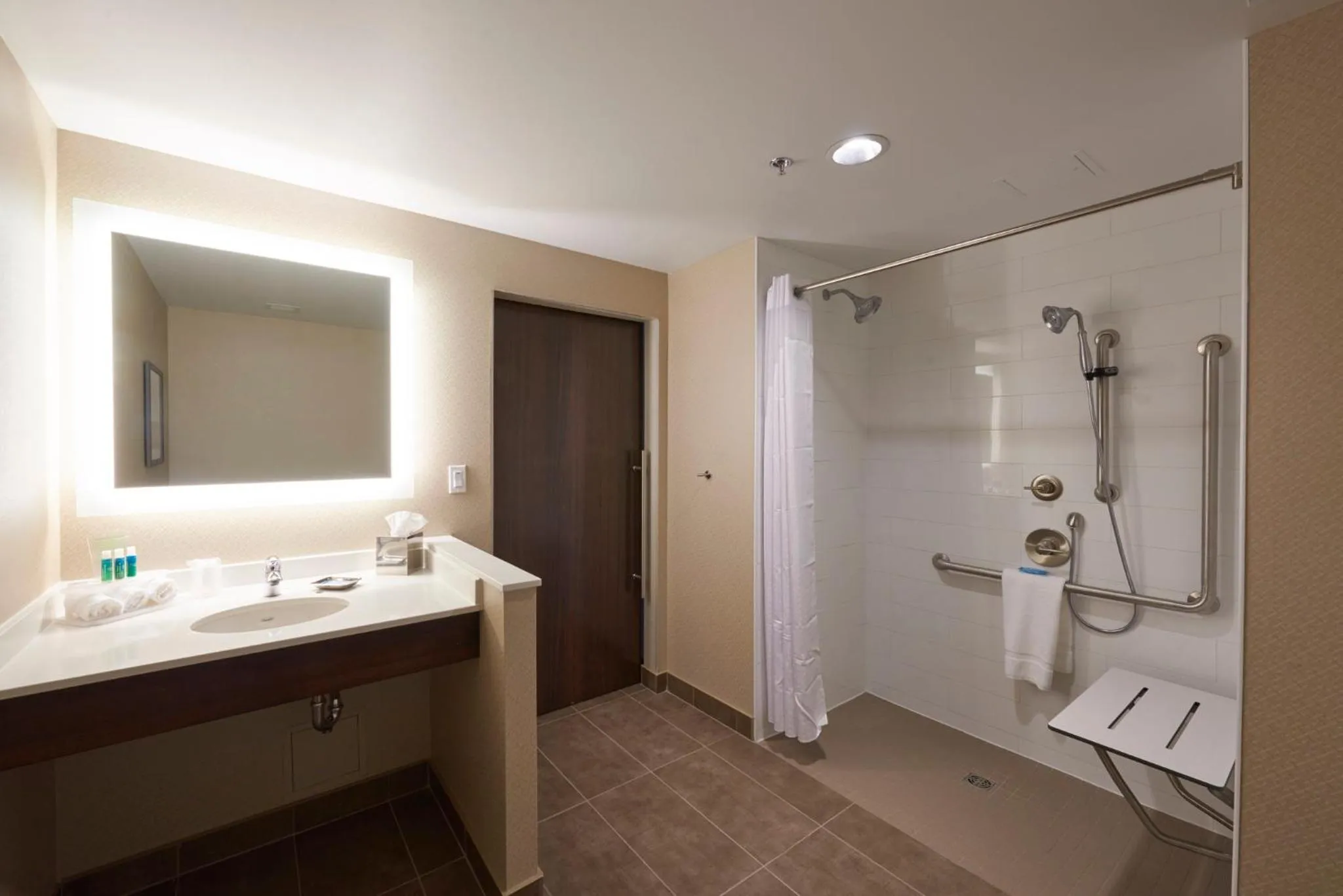 Photo of the whole room in Holiday Inn Express & Suites St. John's Airport by IHG