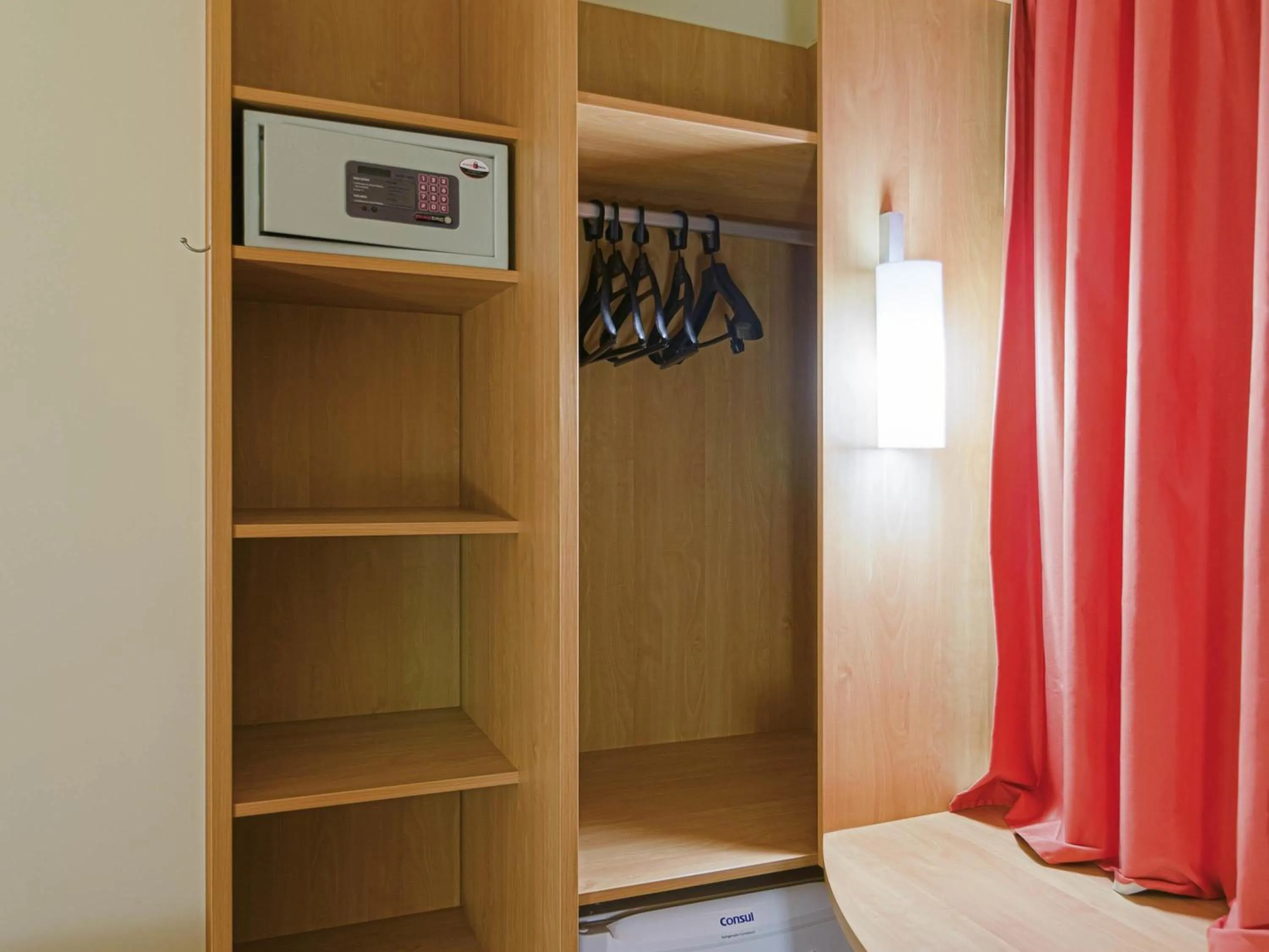 Bedroom in ibis Canoas Shopping