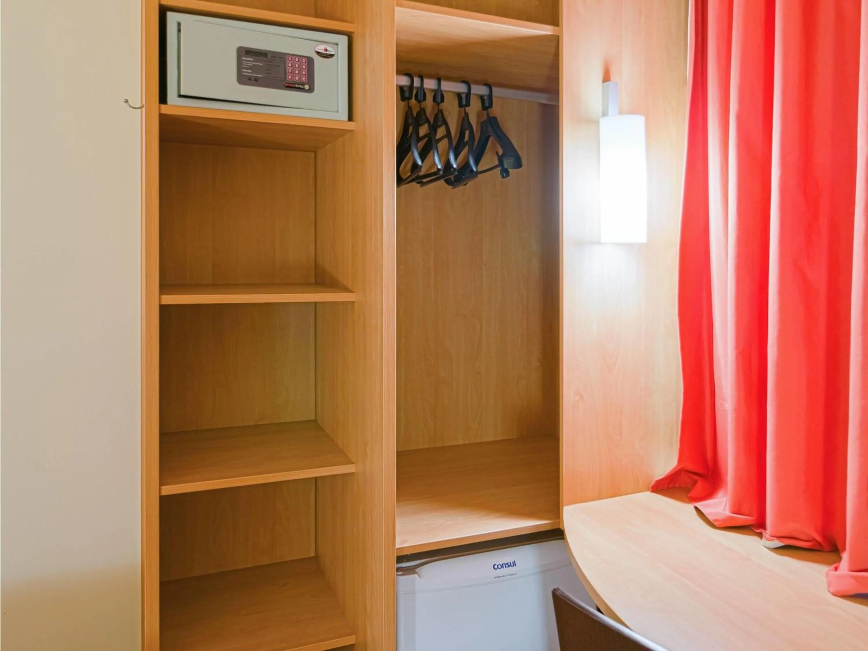 Bedroom in ibis Canoas Shopping