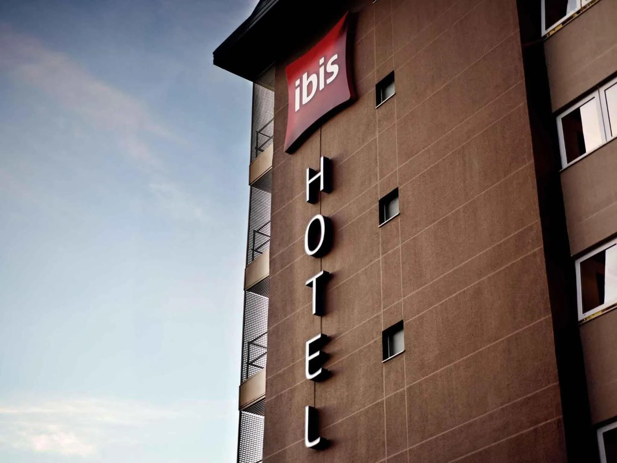 Property building in ibis Canoas Shopping