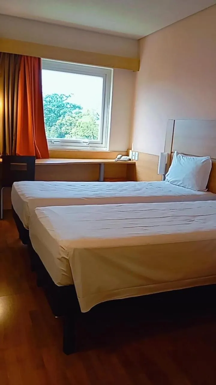 Bed in ibis Canoas Shopping