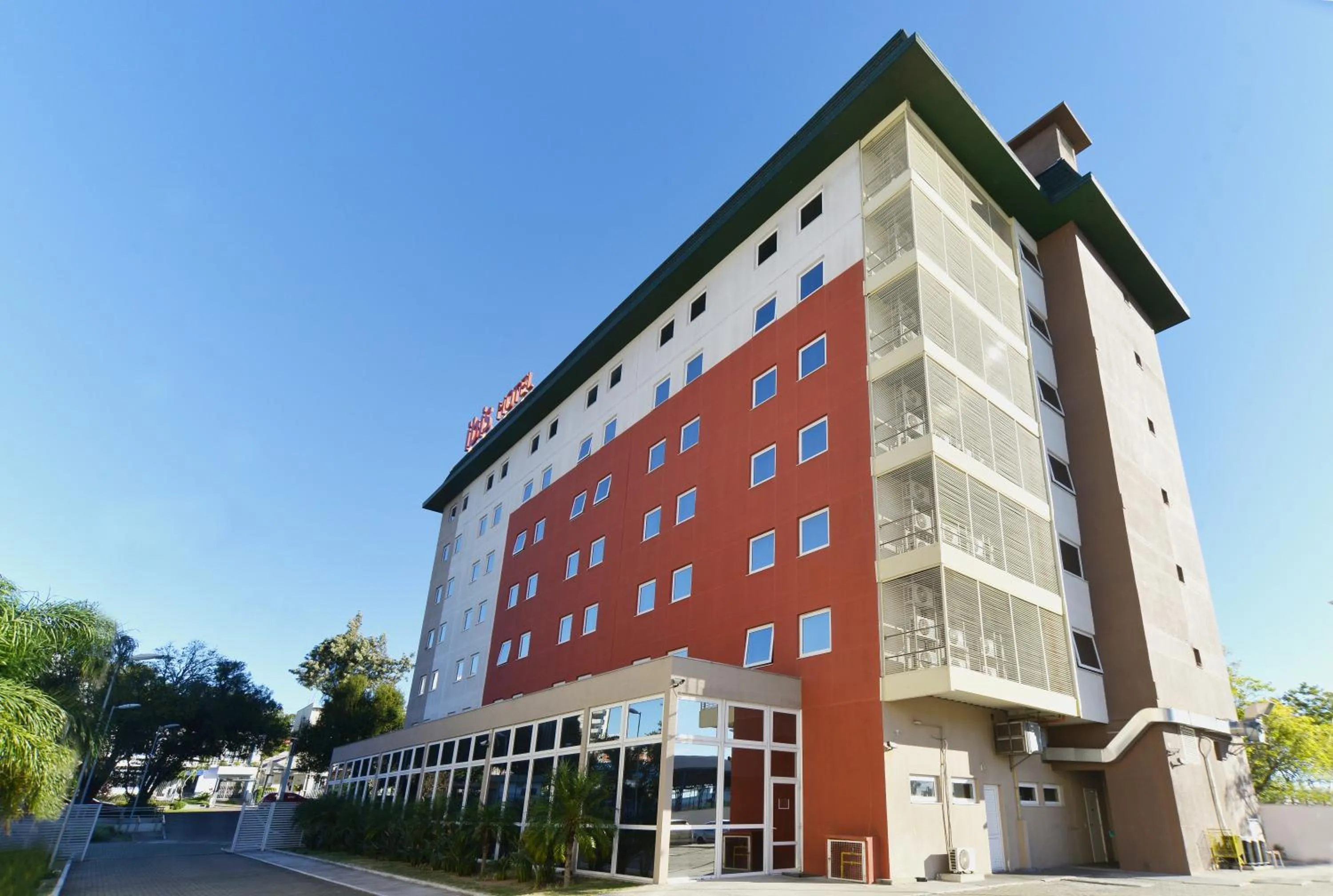 Property building in ibis Canoas Shopping