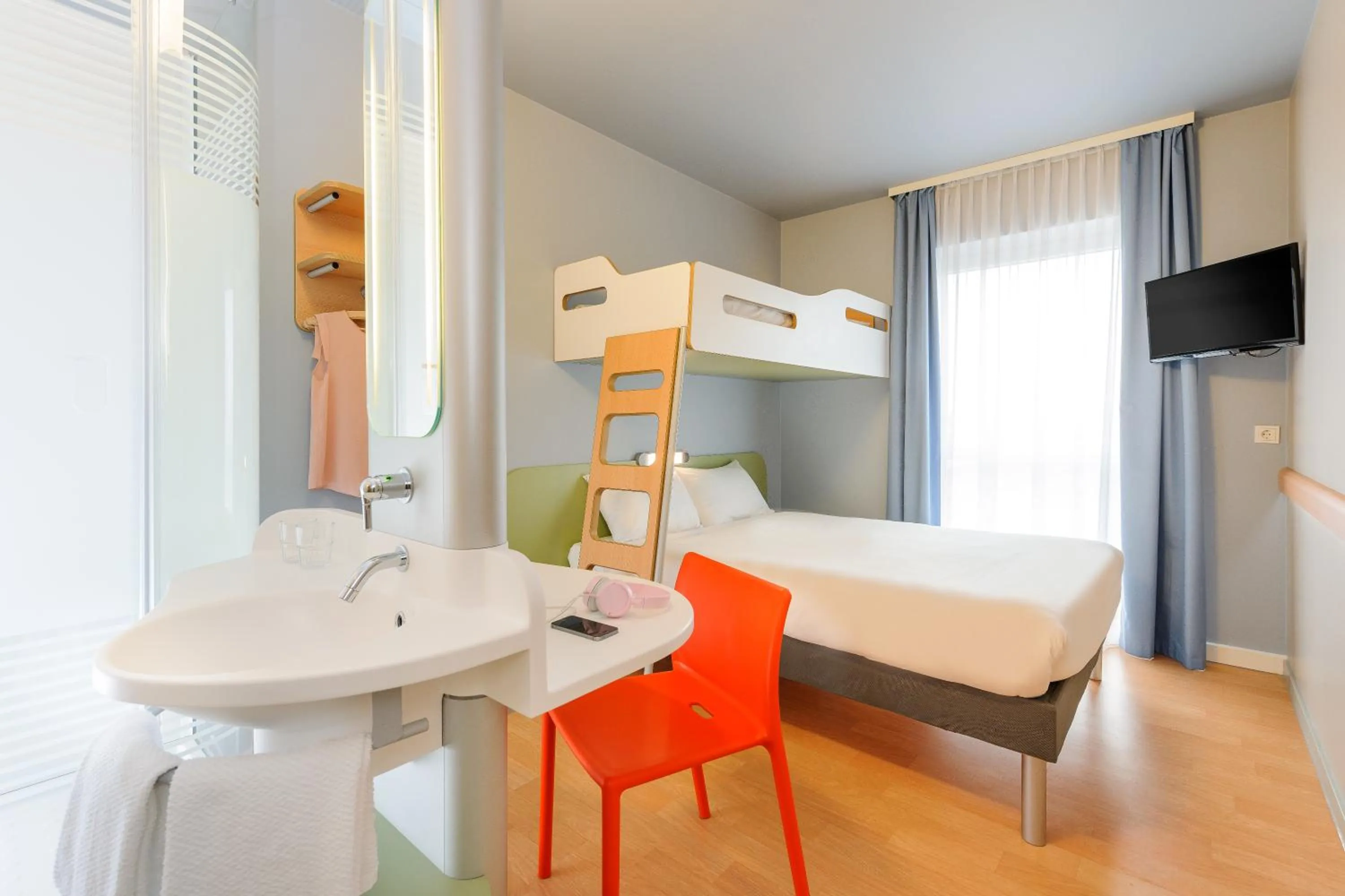 Photo of the whole room, Bed in Ibis Budget Bamberg