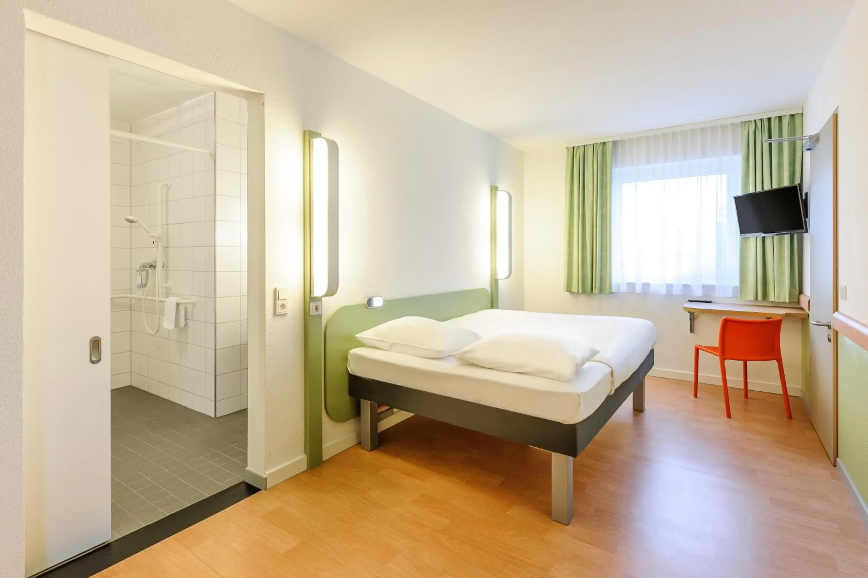 Photo of the whole room, Bed in Ibis Budget Bamberg Photo of the whole room, Bed in Ibis Budget Bamberg