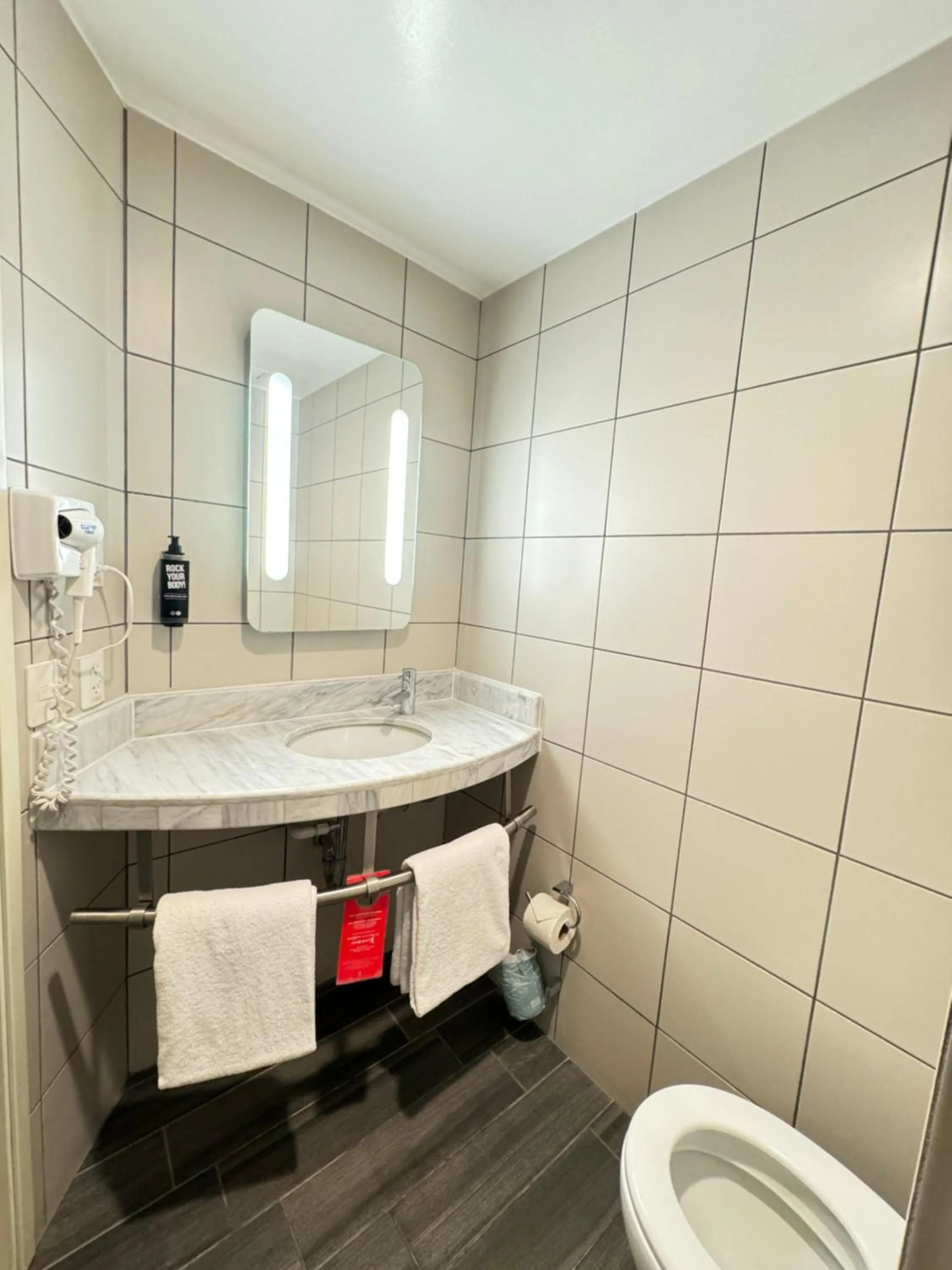 Bathroom in Ibis Queretaro