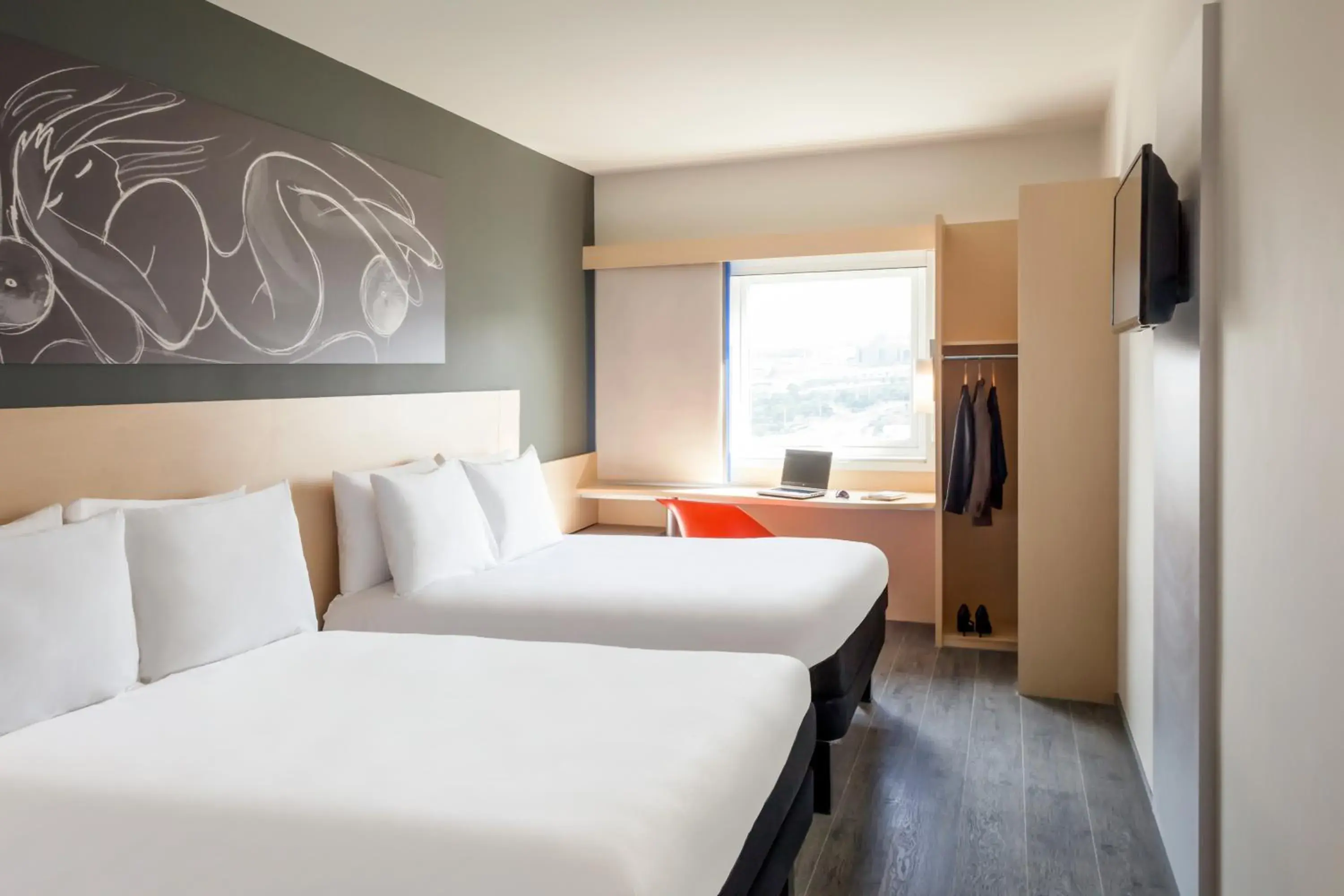 Photo of the whole room, Bed in Ibis Queretaro Photo of the whole room, Bed in Ibis Queretaro