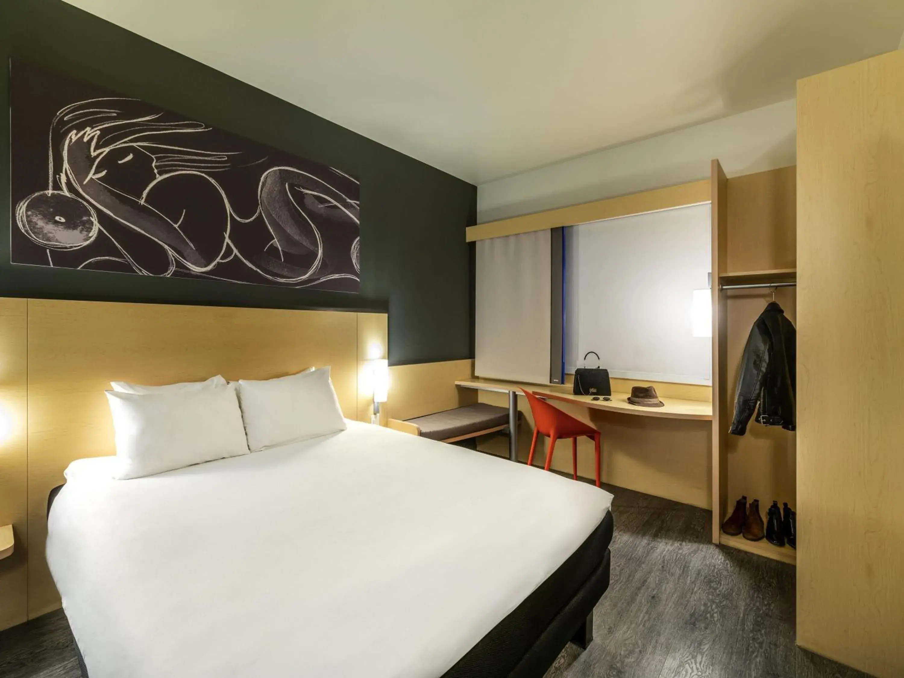 Property building, Bed in Ibis Queretaro Property building, Bed in Ibis Queretaro