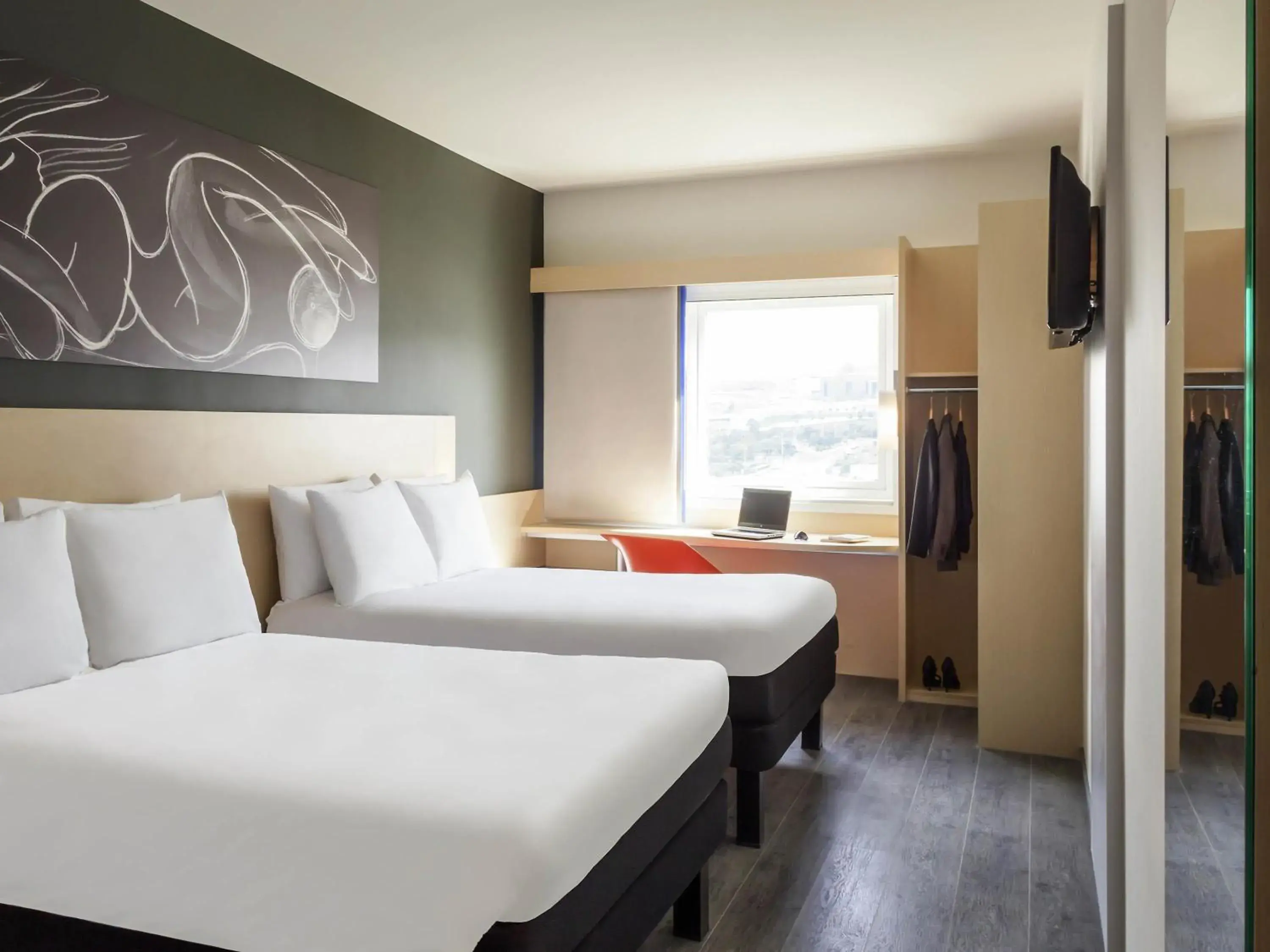 Bedroom, Bed in Ibis Queretaro Bedroom, Bed in Ibis Queretaro