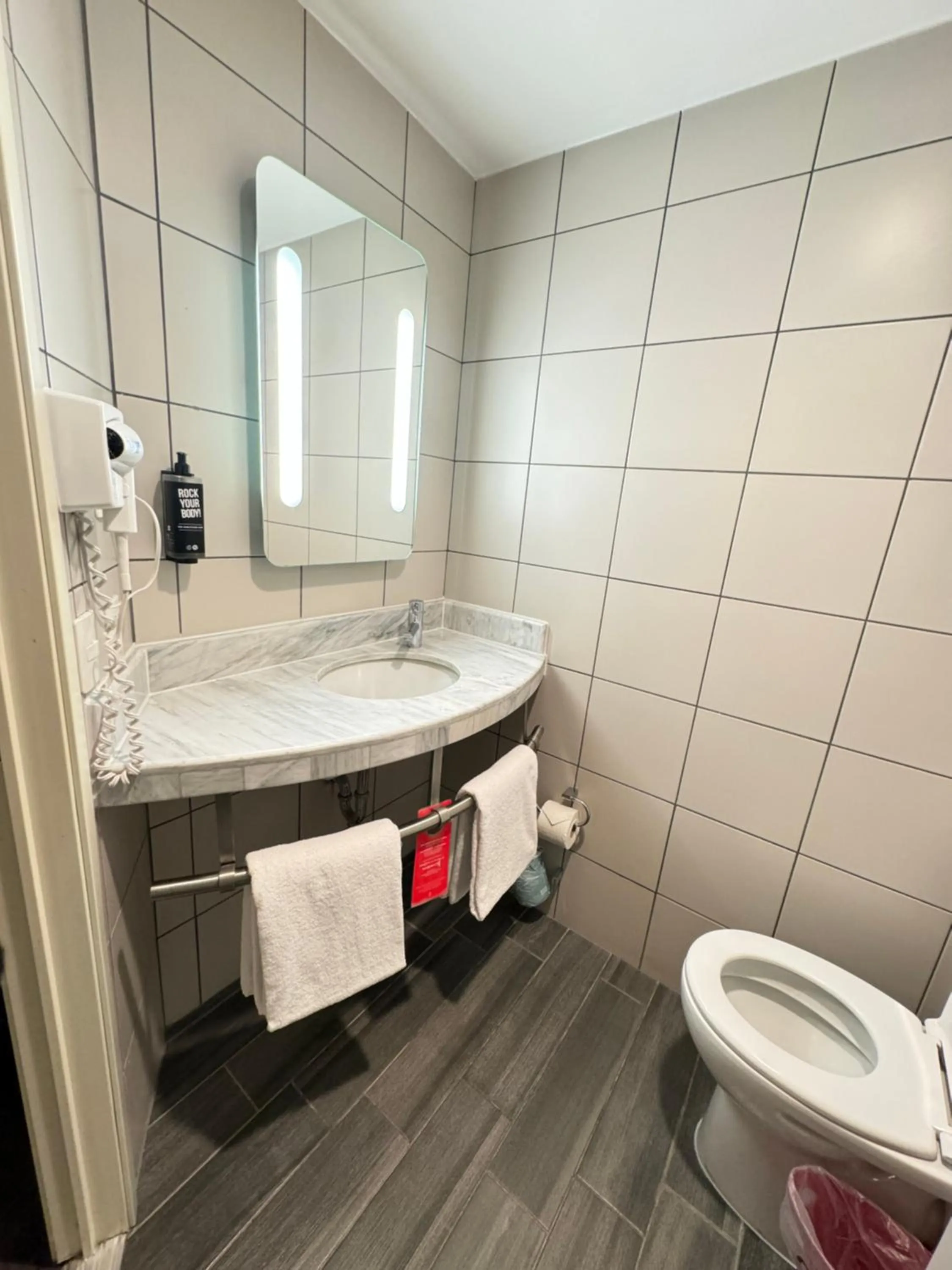 Bathroom in Ibis Queretaro