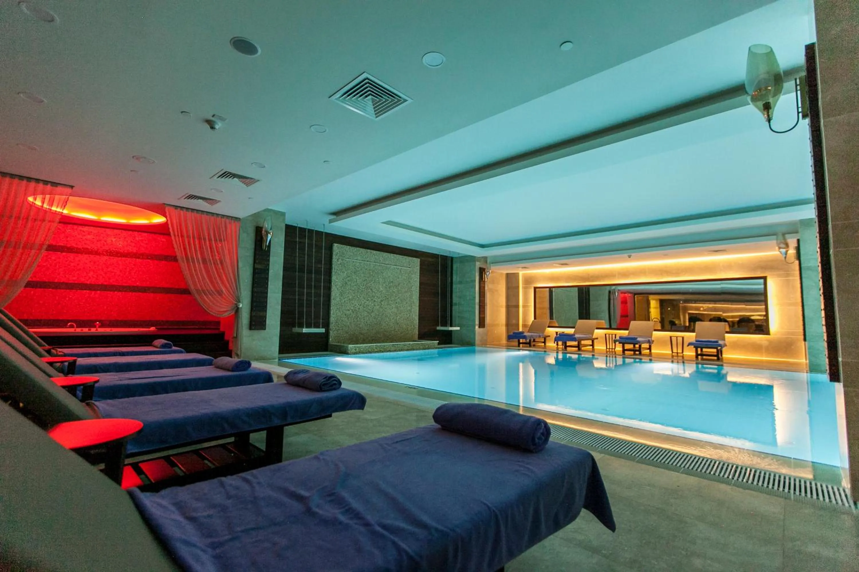 Swimming pool in Novotel Diyarbakir