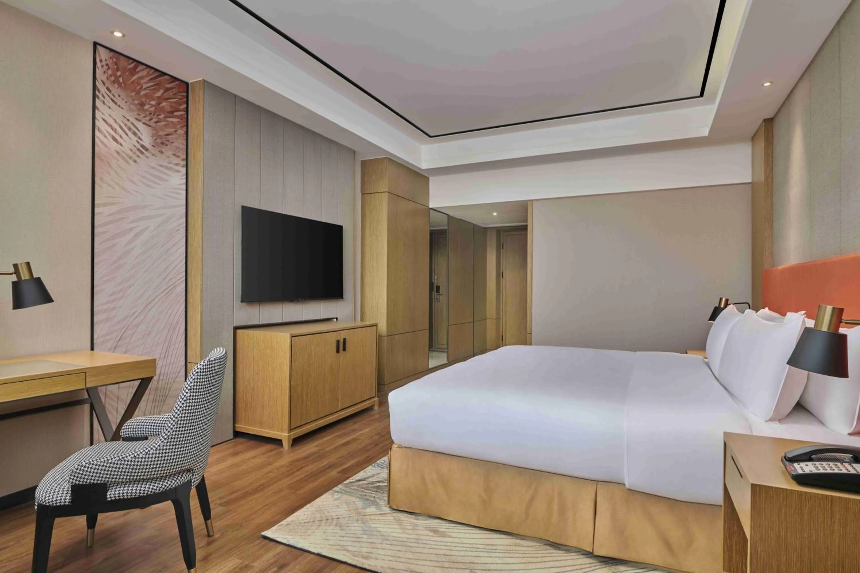Photo of the whole room, Bed in Hilton Garden Inn Wuhan Hankou