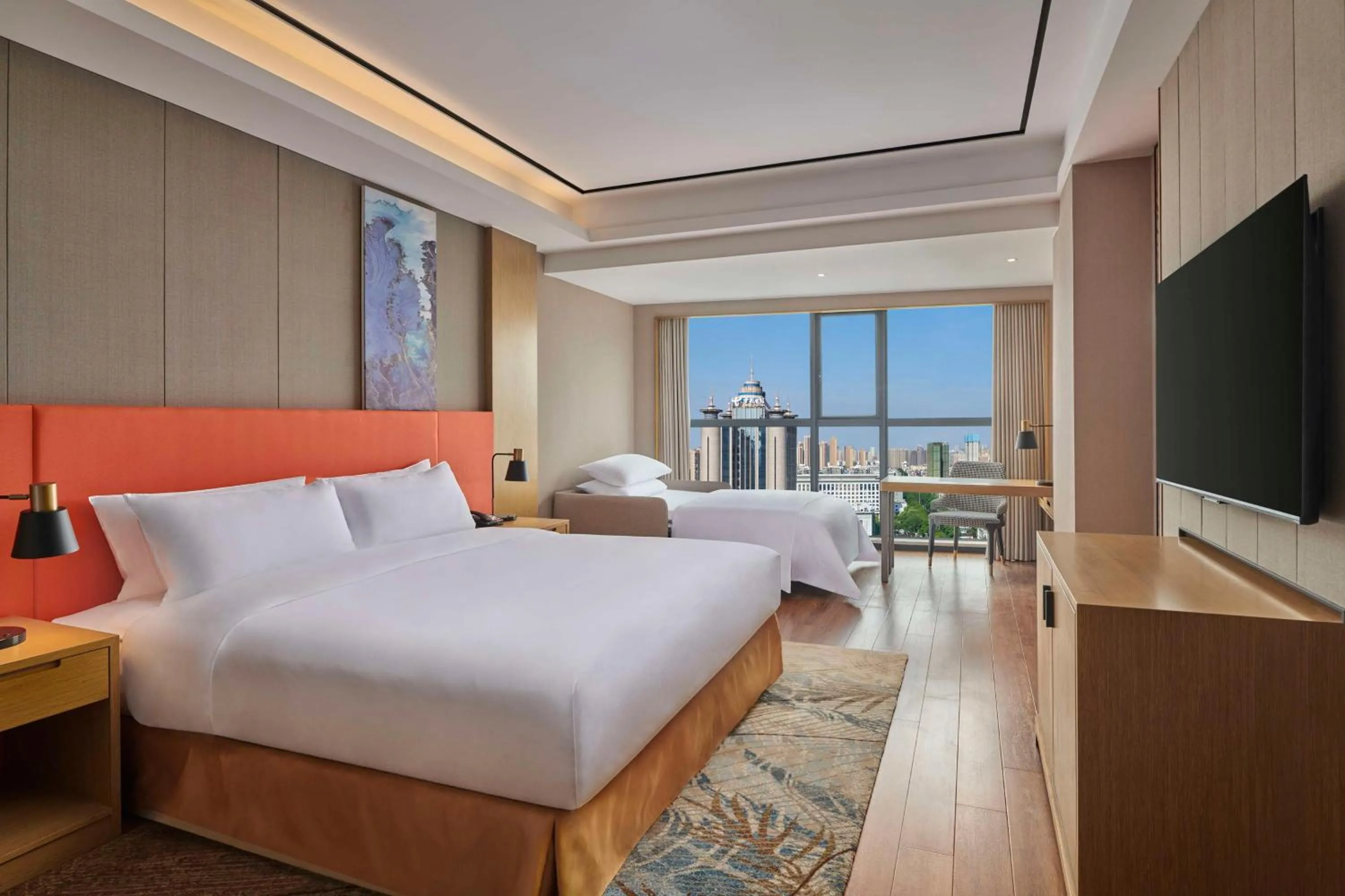 Photo of the whole room, Bed in Hilton Garden Inn Wuhan Hankou