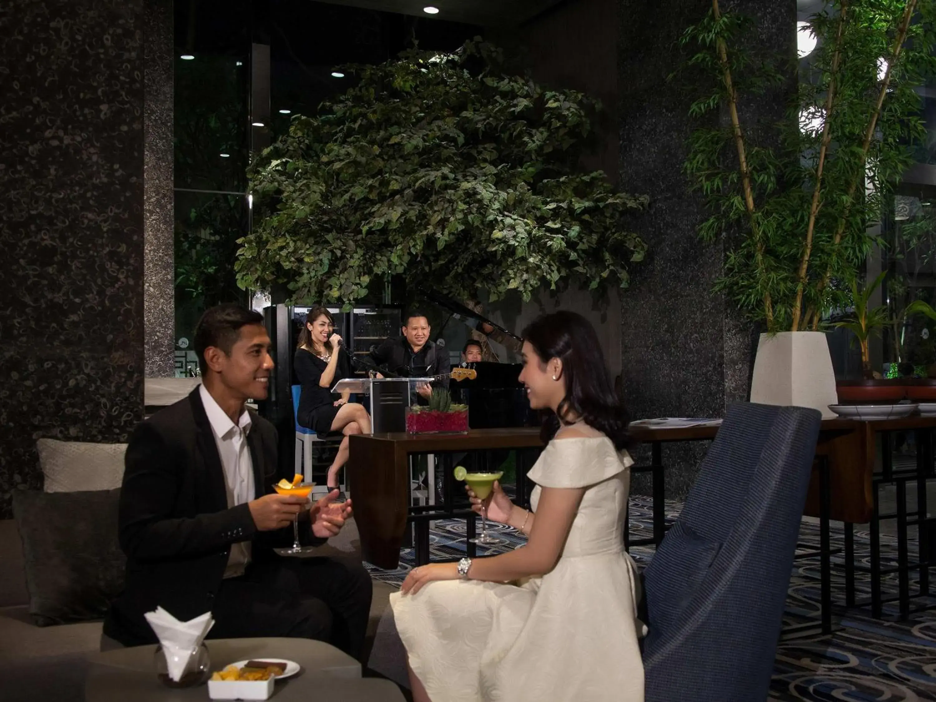 Lounge or bar in Grand Mercure Jakarta Kemayoran Lounge or bar in Grand Mercure Jakarta Kemayoran