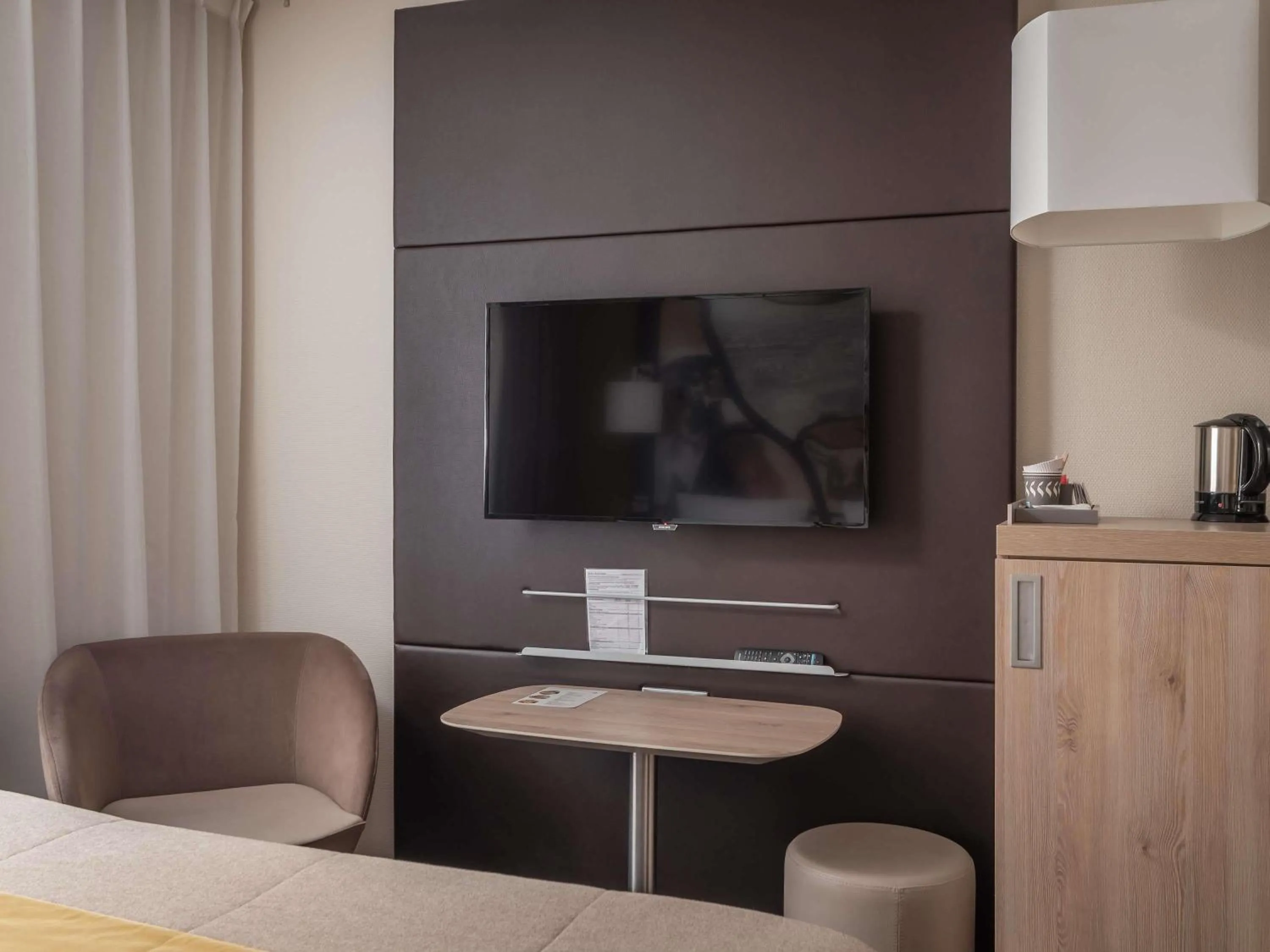 Bedroom in Mercure Paris Pigalle Sacre Coeur