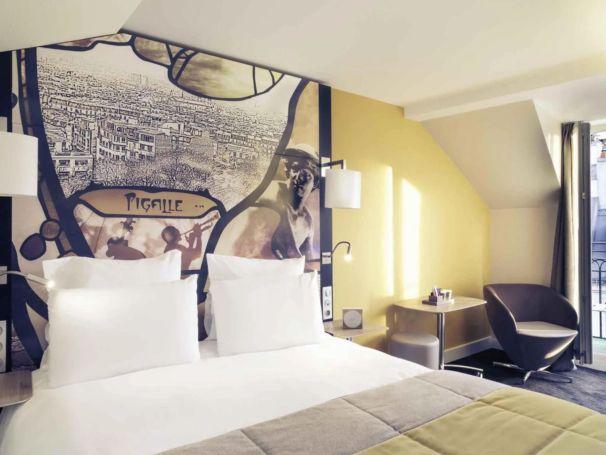 Bedroom, Bed in Mercure Paris Pigalle Sacre Coeur