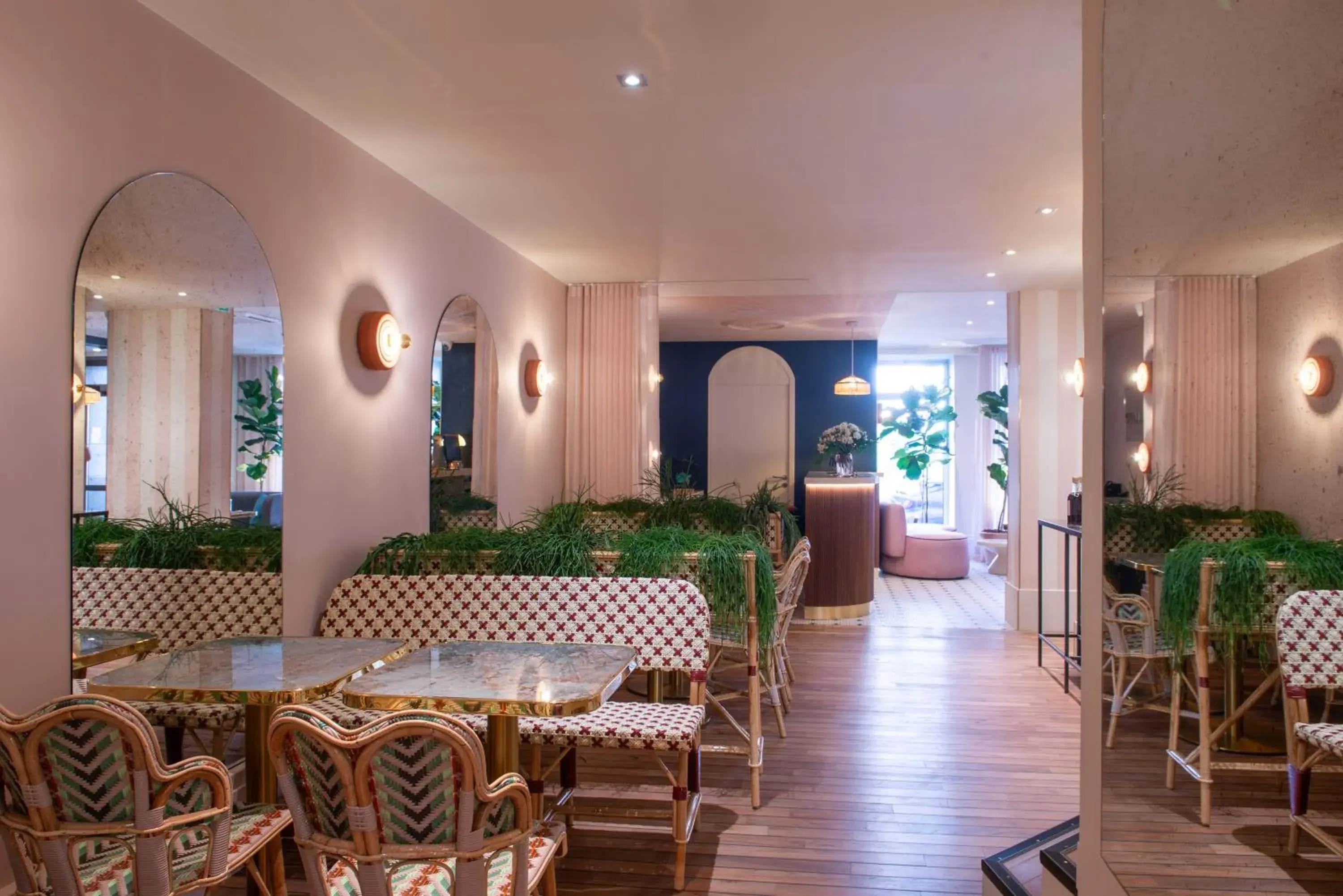 Lobby or reception in Mercure Paris Pigalle Sacre Coeur Lobby or reception in Mercure Paris Pigalle Sacre Coeur