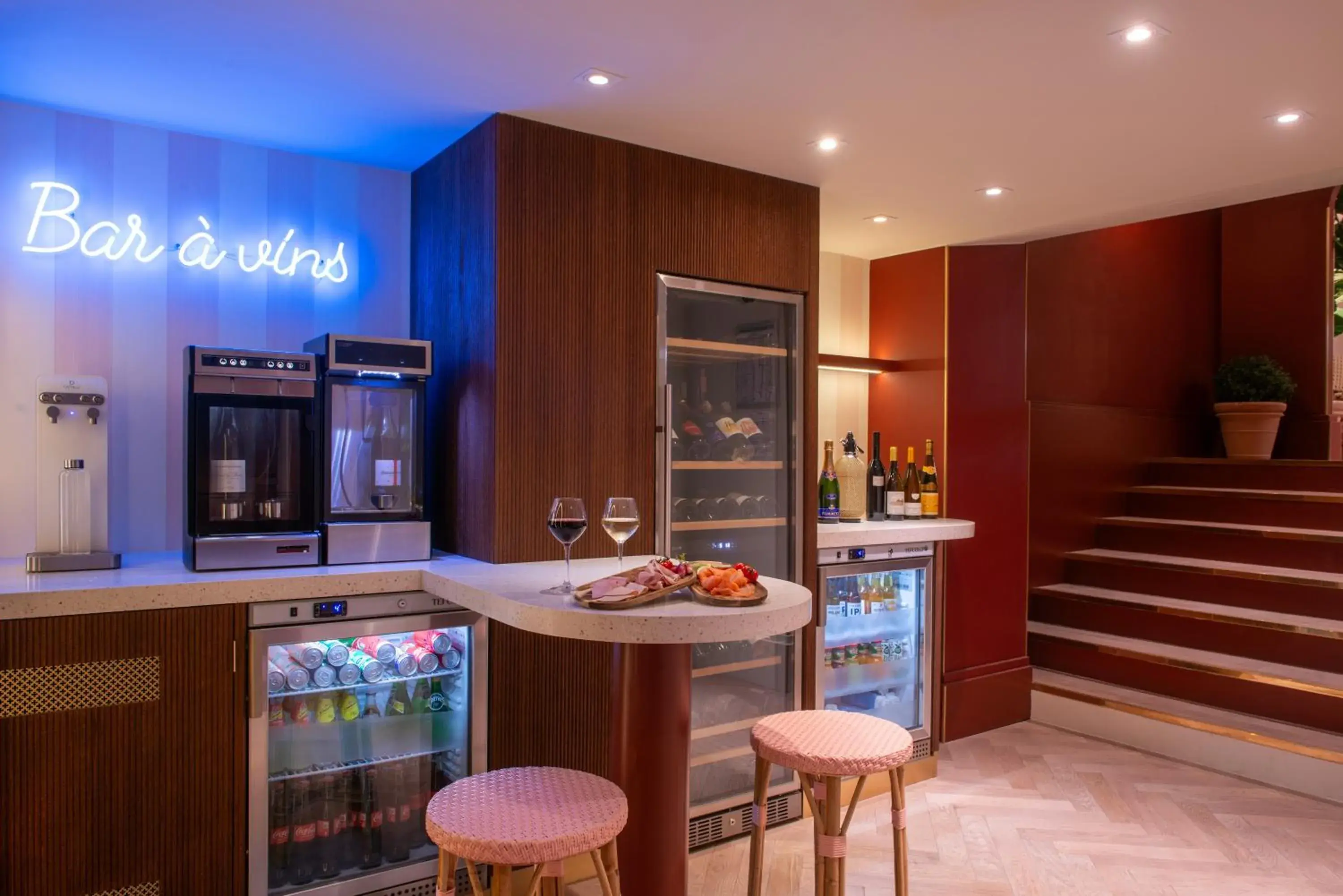 Lounge or bar in Mercure Paris Pigalle Sacre Coeur Lounge or bar in Mercure Paris Pigalle Sacre Coeur