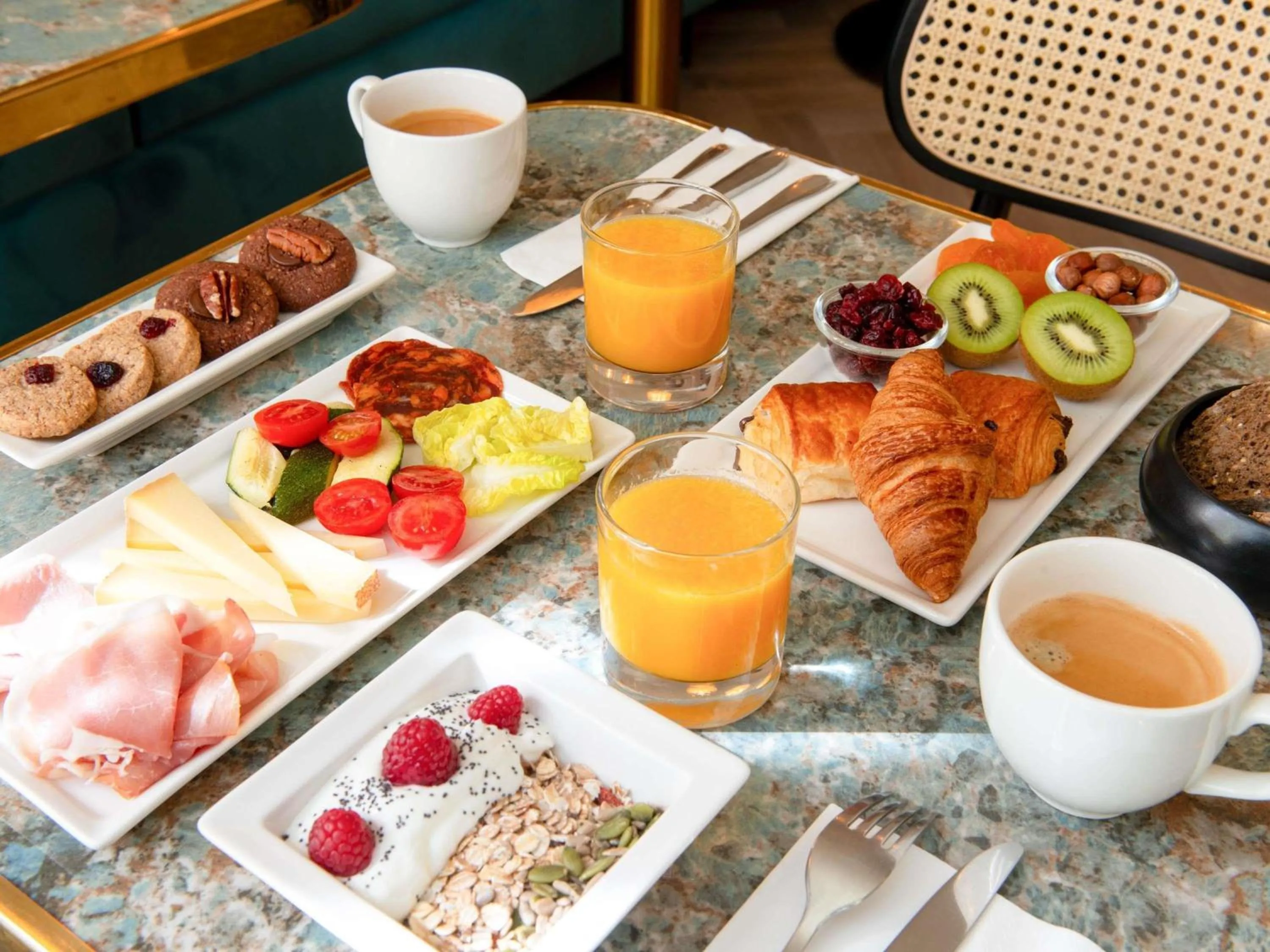 Breakfast in Mercure Paris Pigalle Sacre Coeur