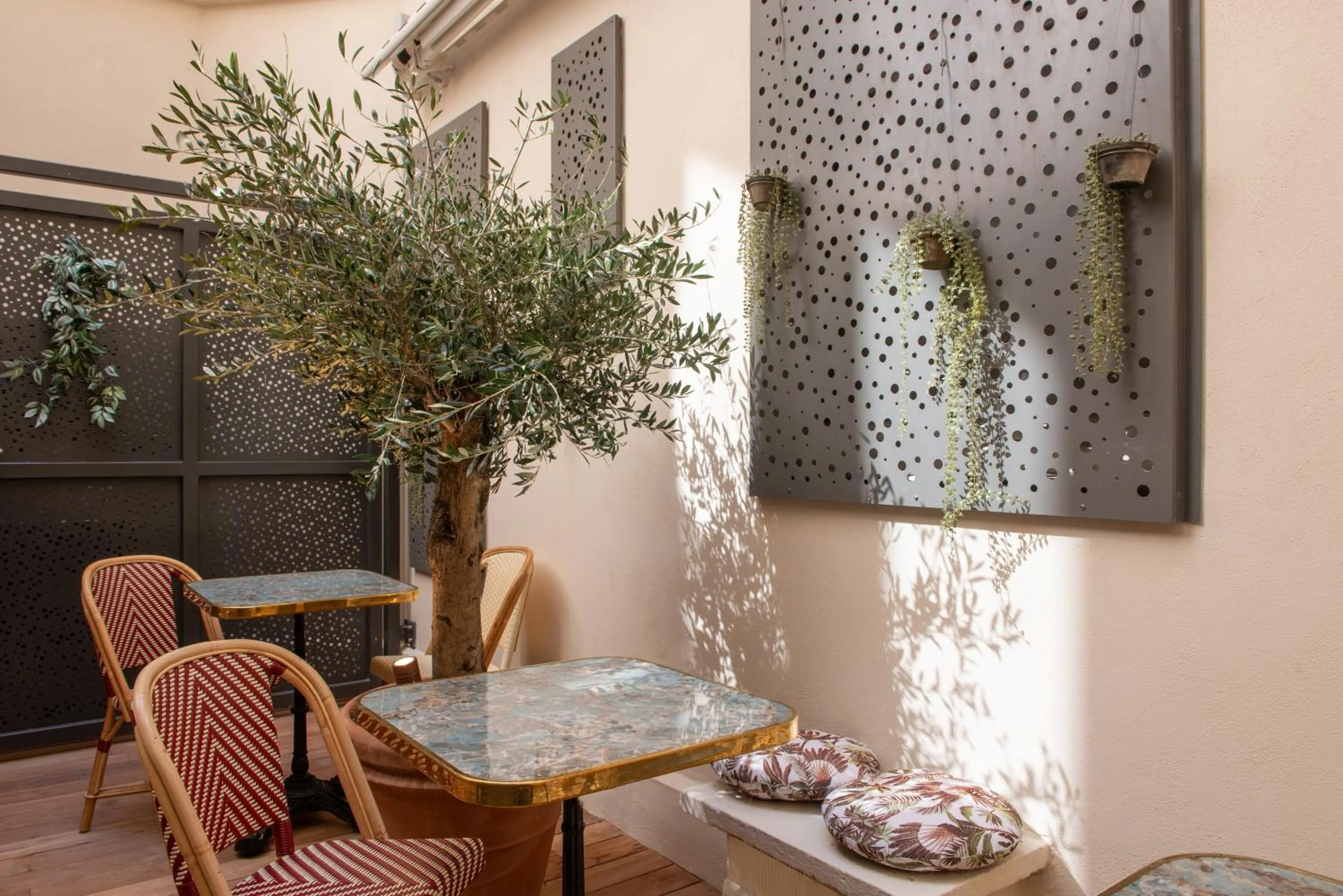 Patio in Mercure Paris Pigalle Sacre Coeur