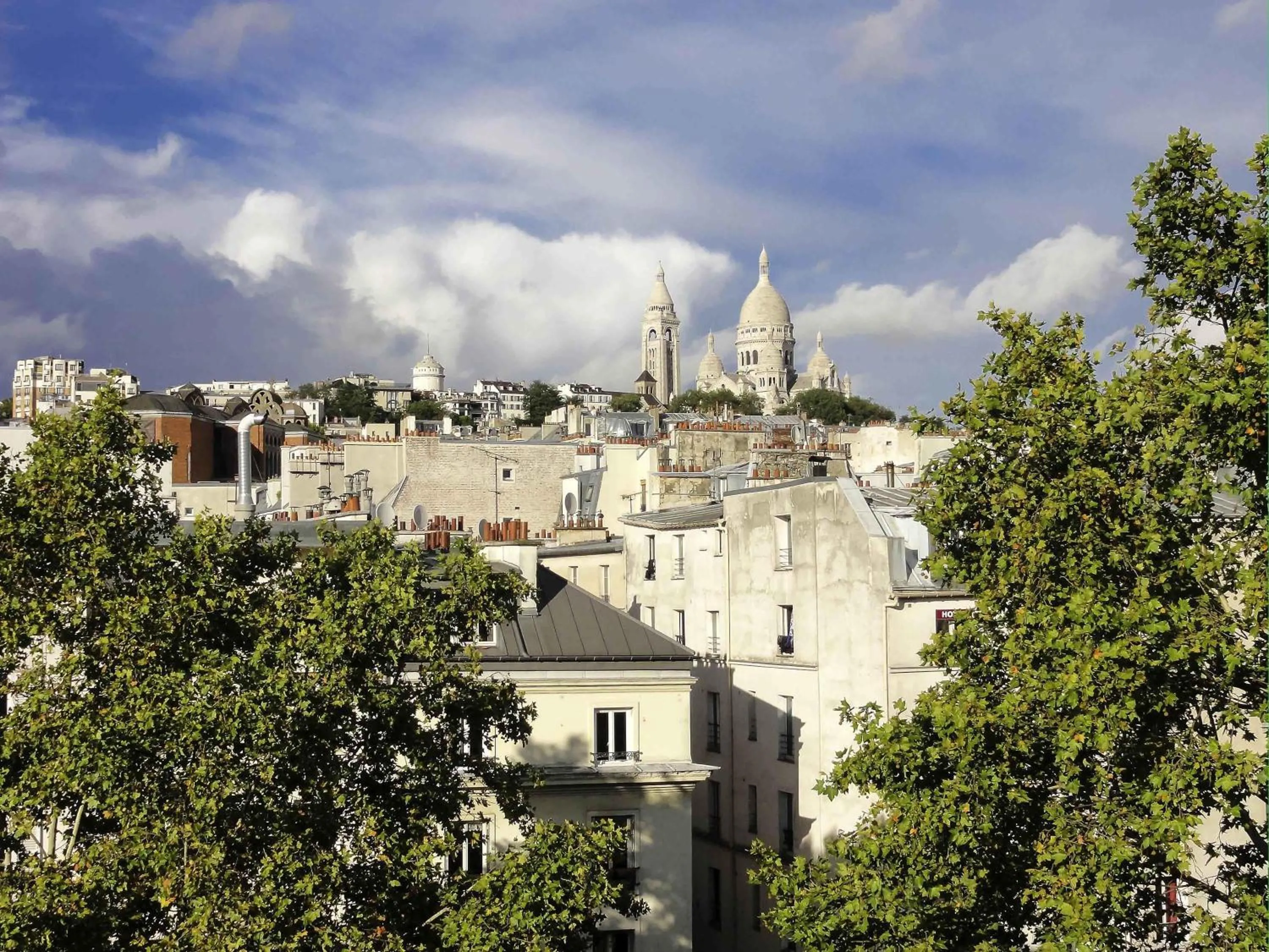 Bedroom in Mercure Paris Pigalle Sacre Coeur