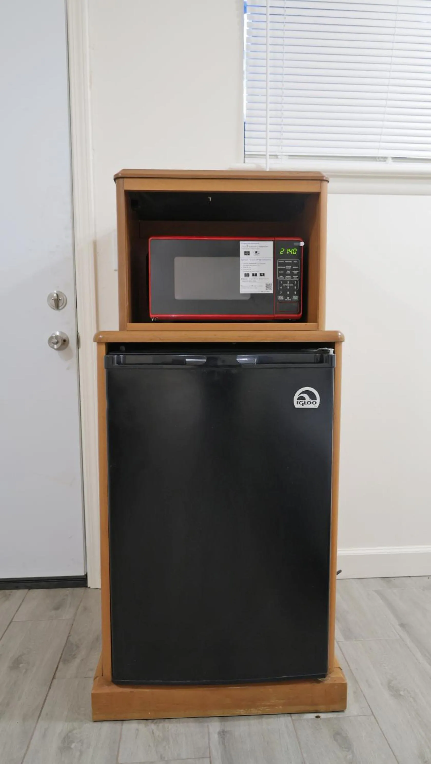 microwave in Sawmill Lodges Motel