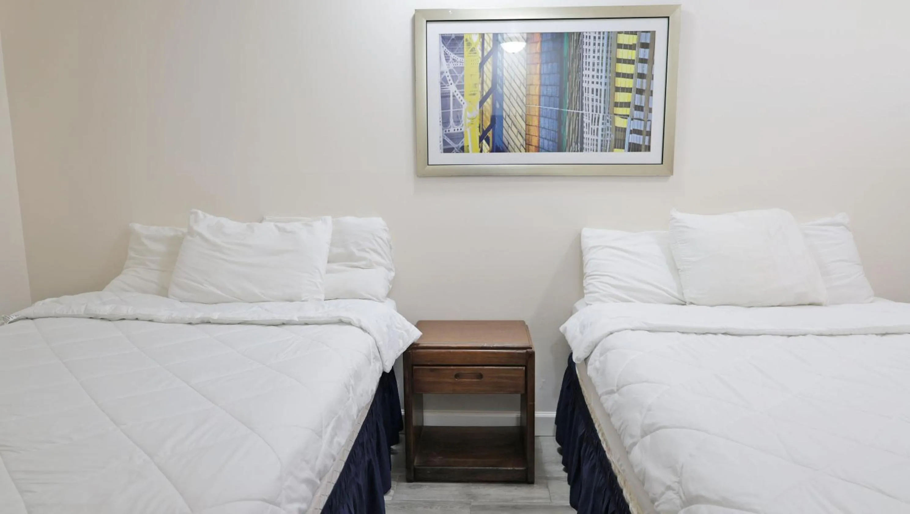 Bed in Sawmill Lodges Motel