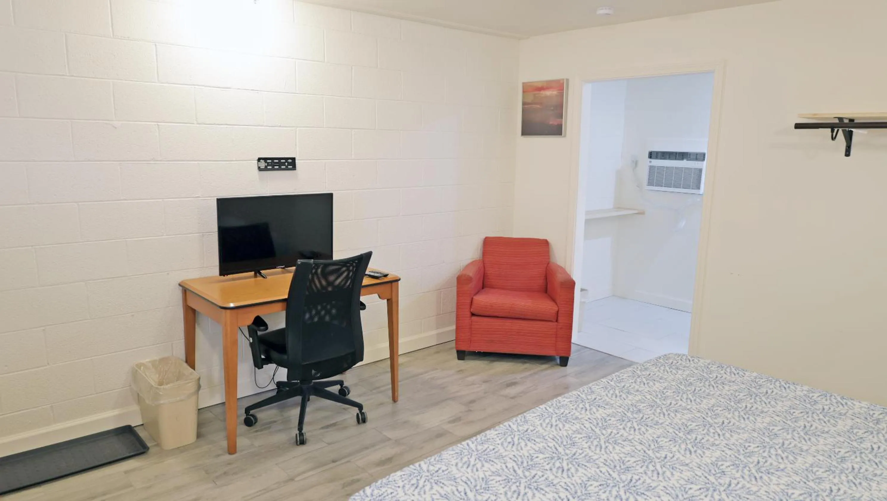 Bed in Sawmill Lodges Motel