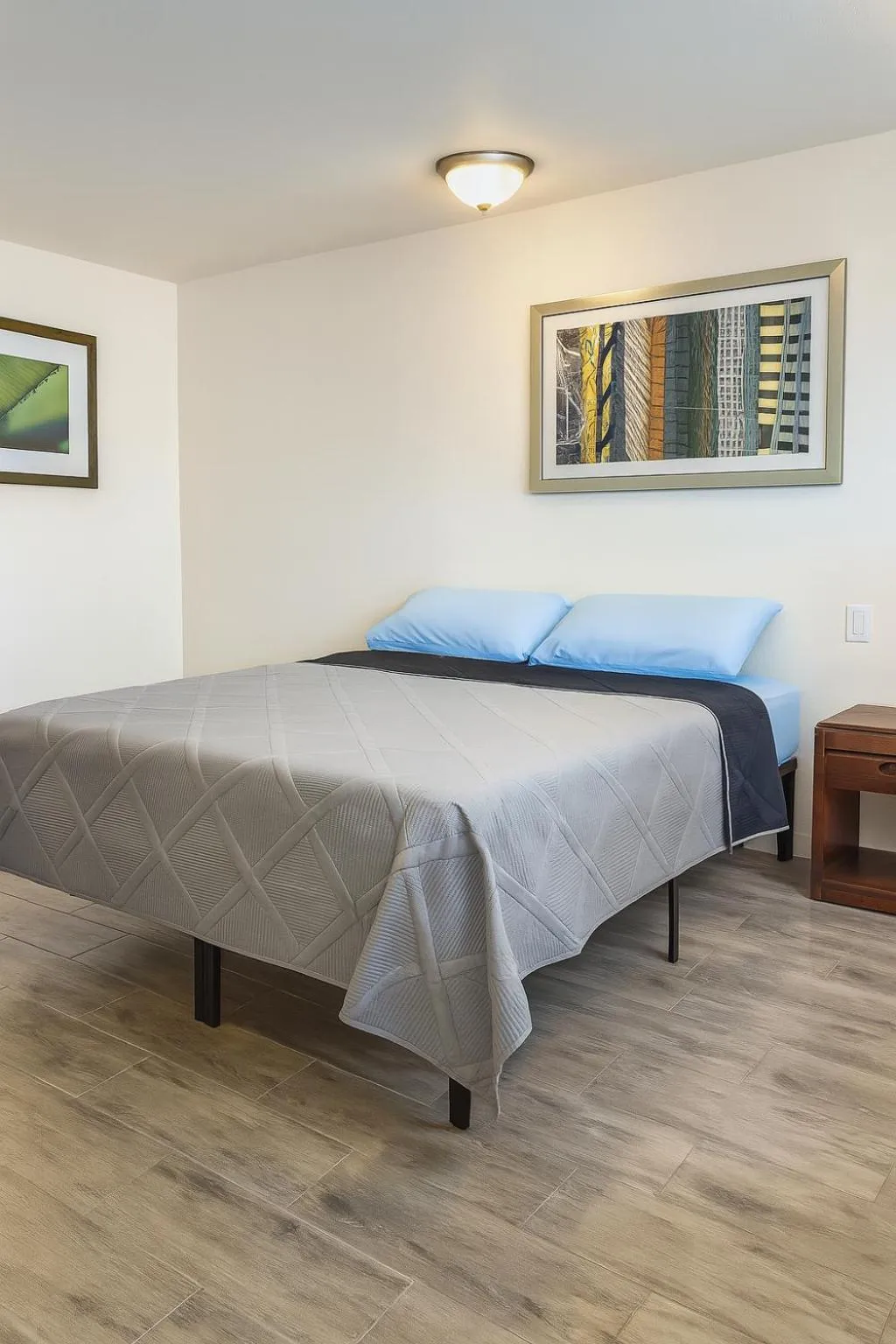 Bed in Sawmill Lodges Motel