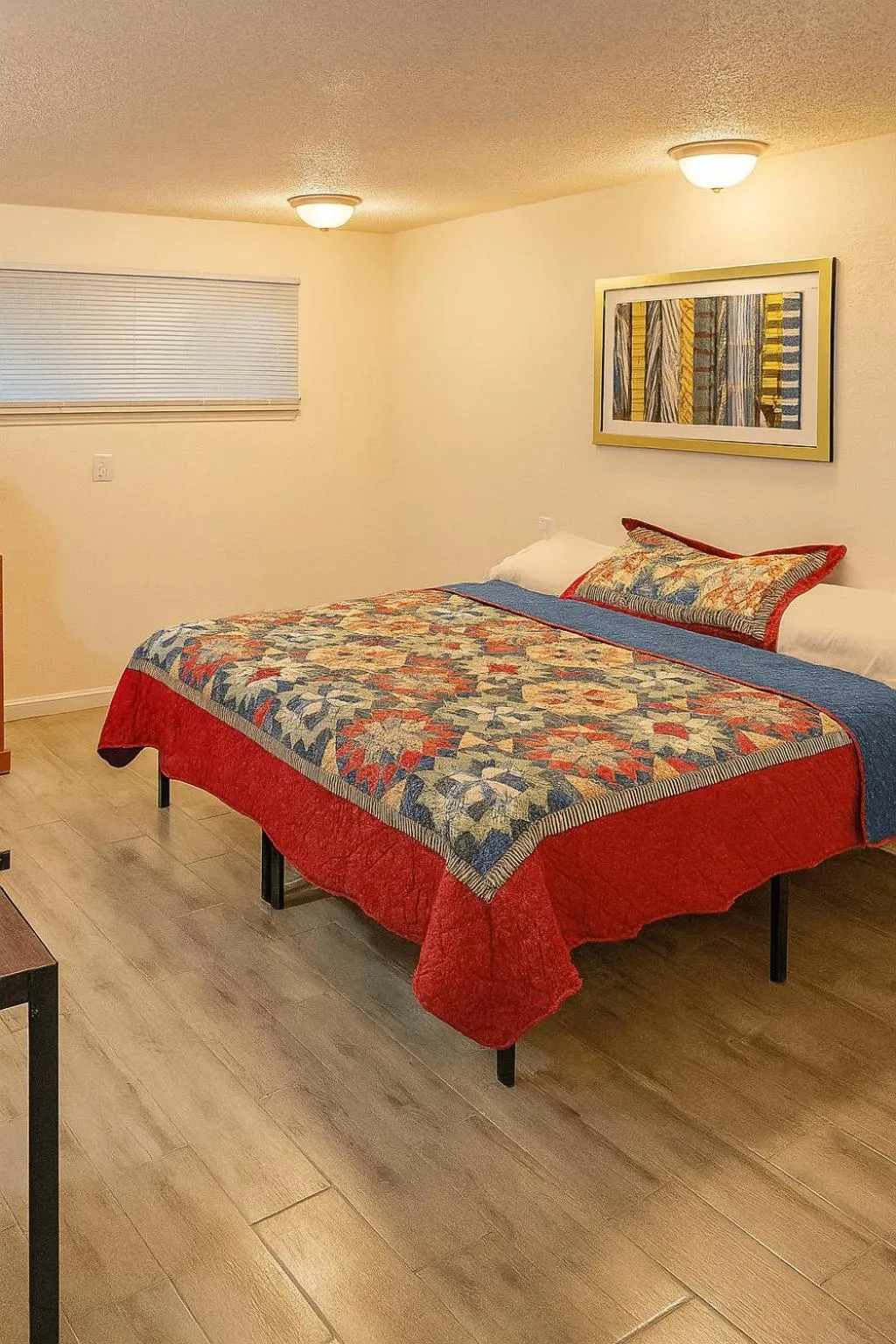 Bed in Sawmill Lodges Motel