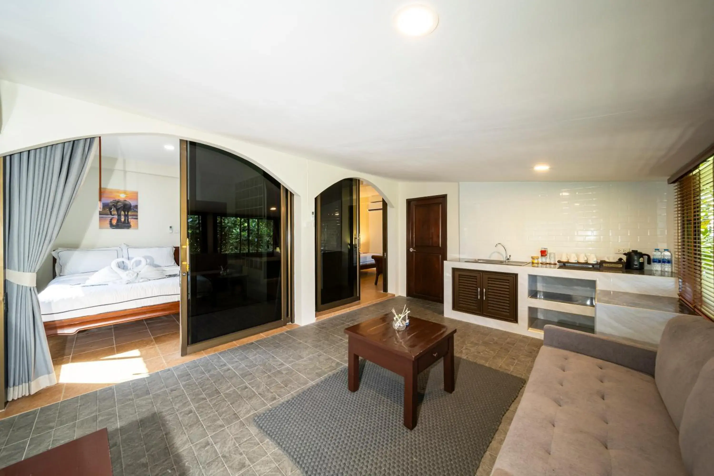 Two-Bedroom Deluxe Apartment with Garden View in Chaweng Bay View Resort by Smith & Appy Two-Bedroom Deluxe Apartment with Garden View in Chaweng Bay View Resort by Smith & Appy