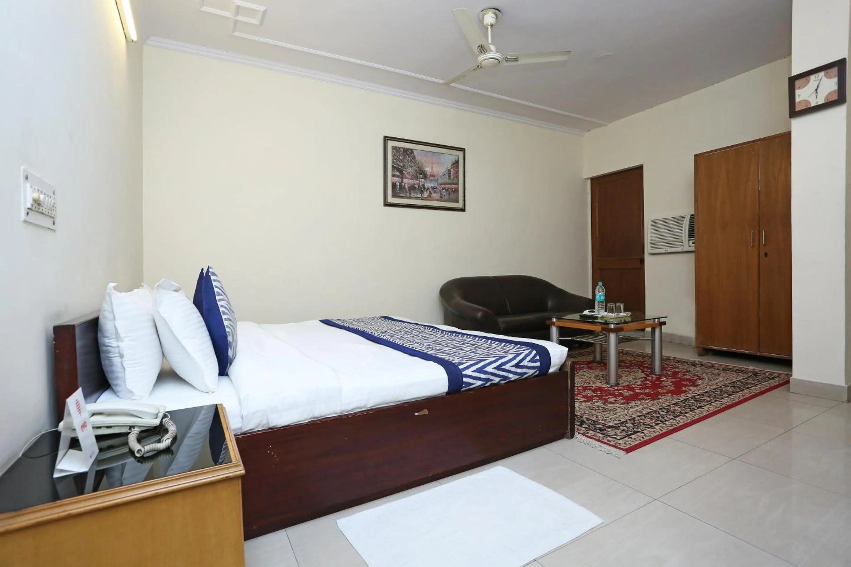 Bedroom, Bed in Super Hotel O Kalkaji Residency Bnb Near Lotus Temple